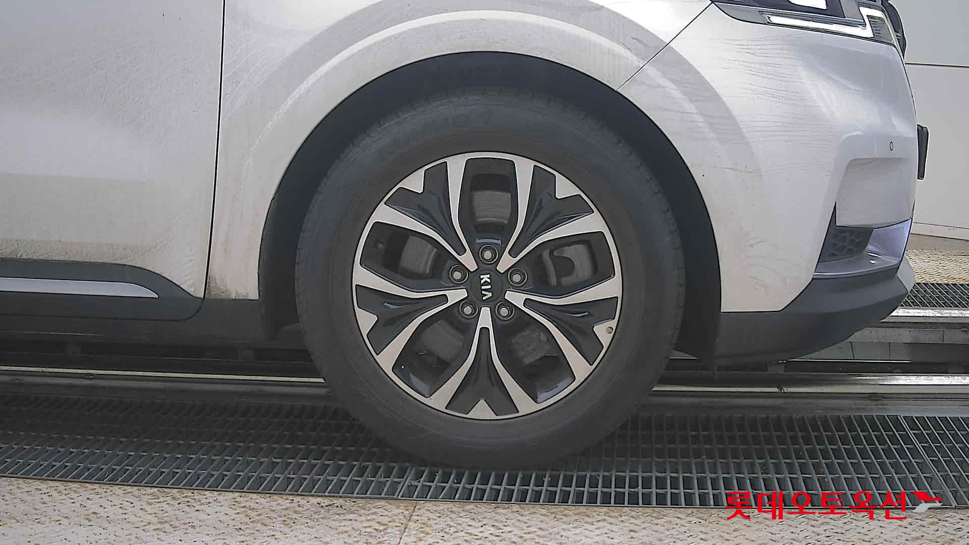 2021 - kia carnival