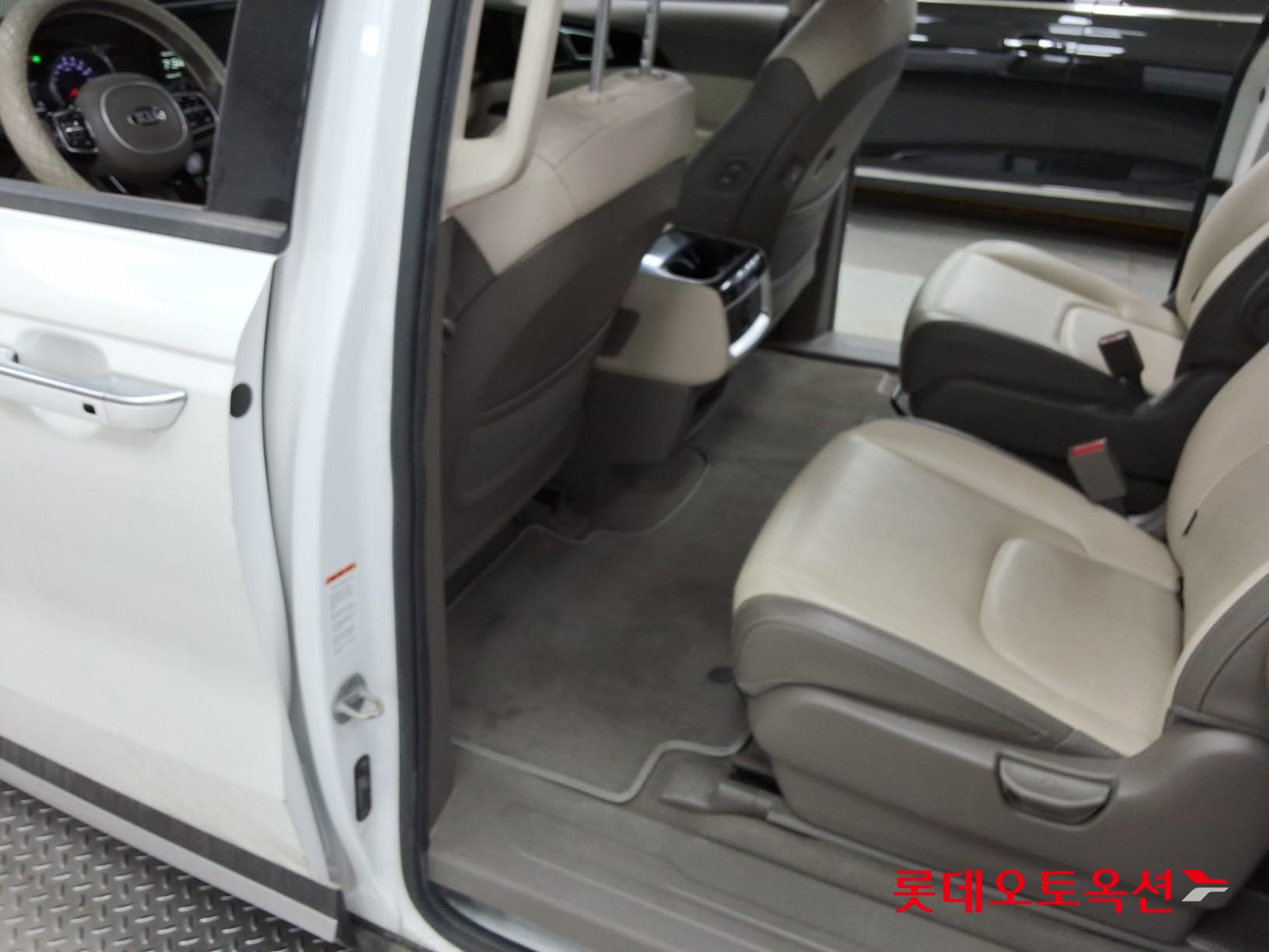 2021 - kia carnival