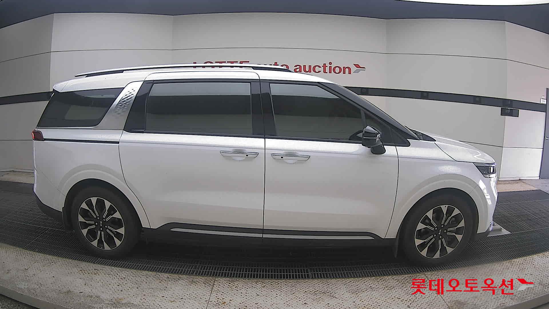 2021 - kia carnival