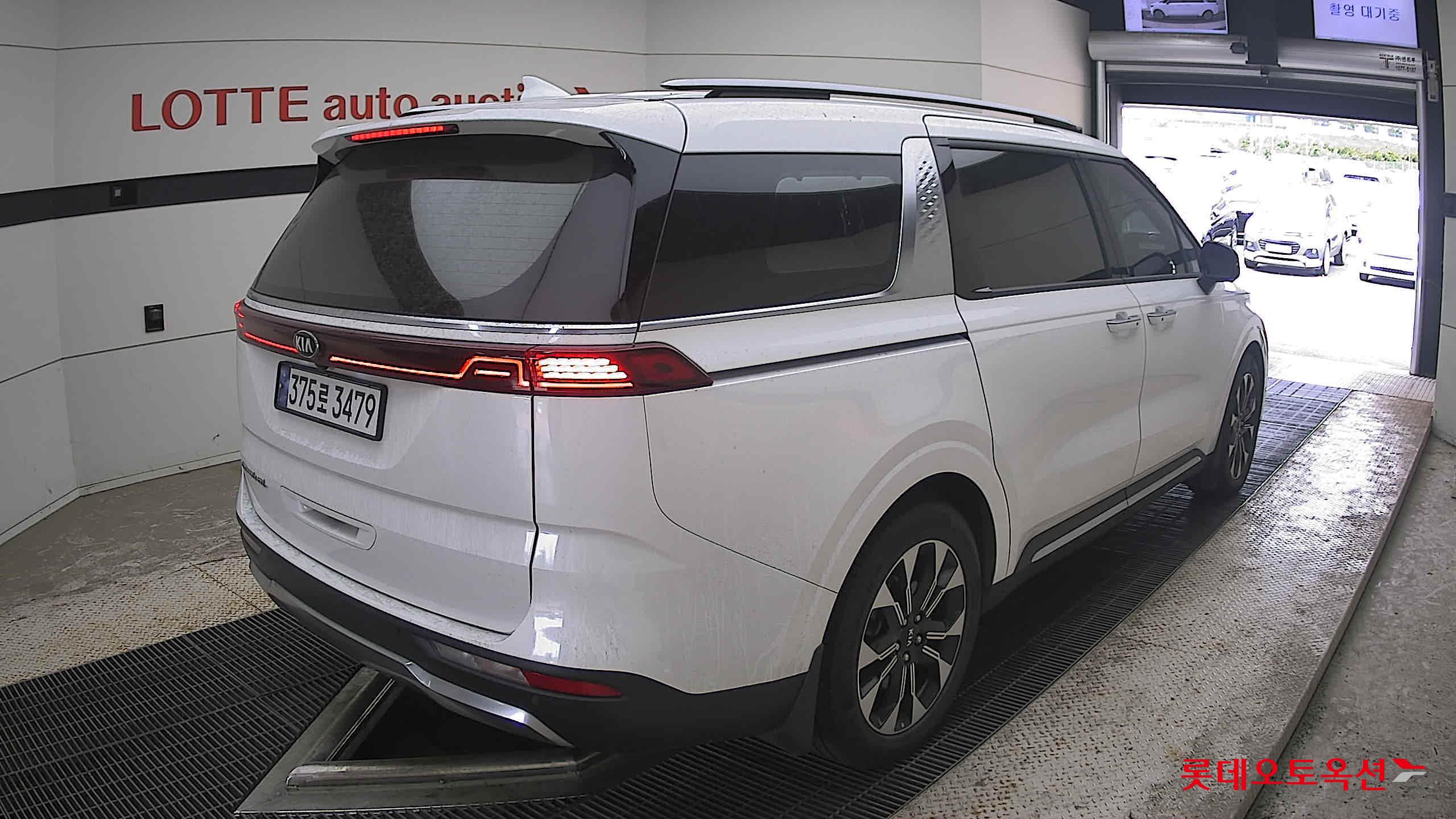 2021 - kia carnival
