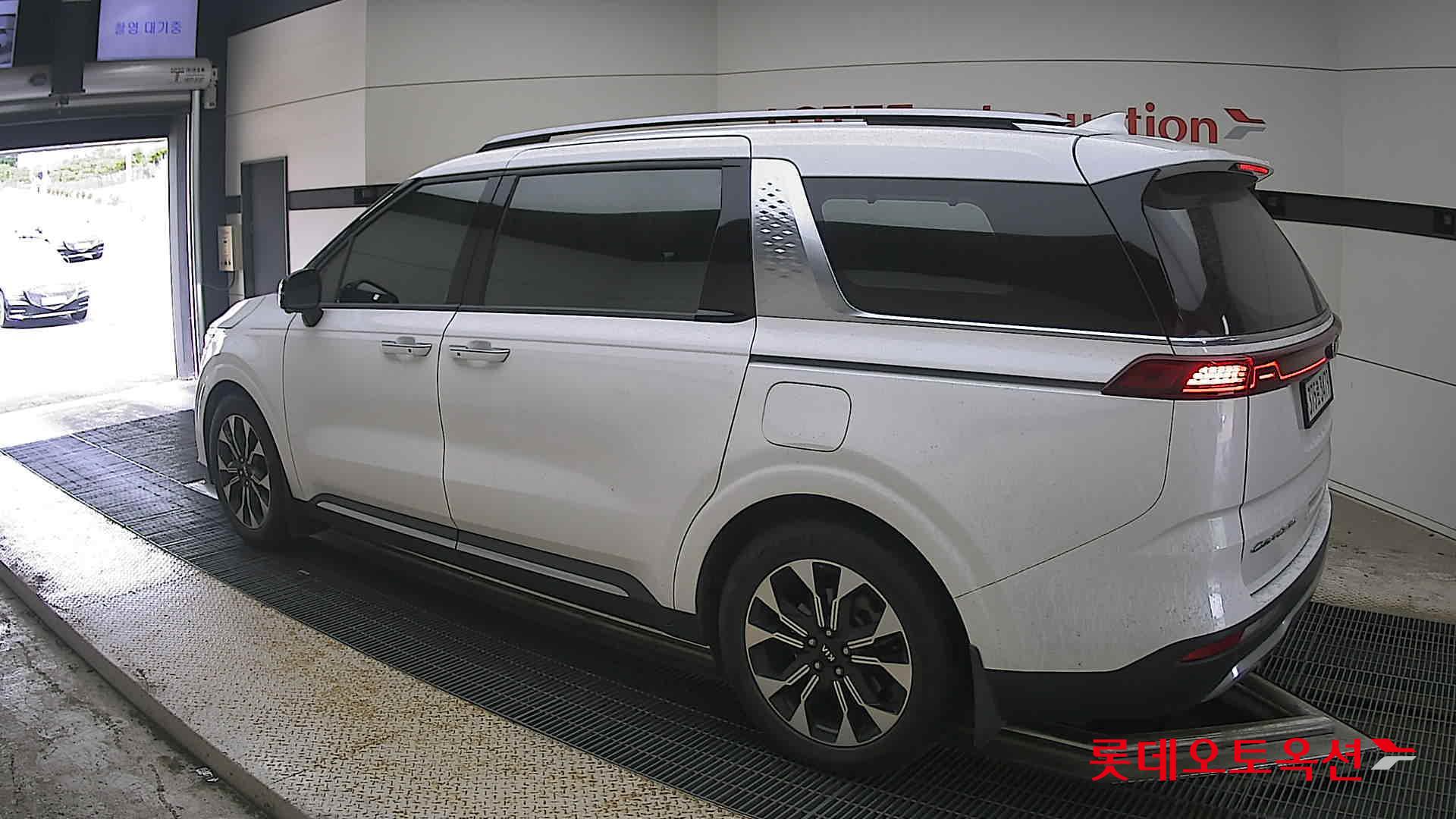 2021 - kia carnival
