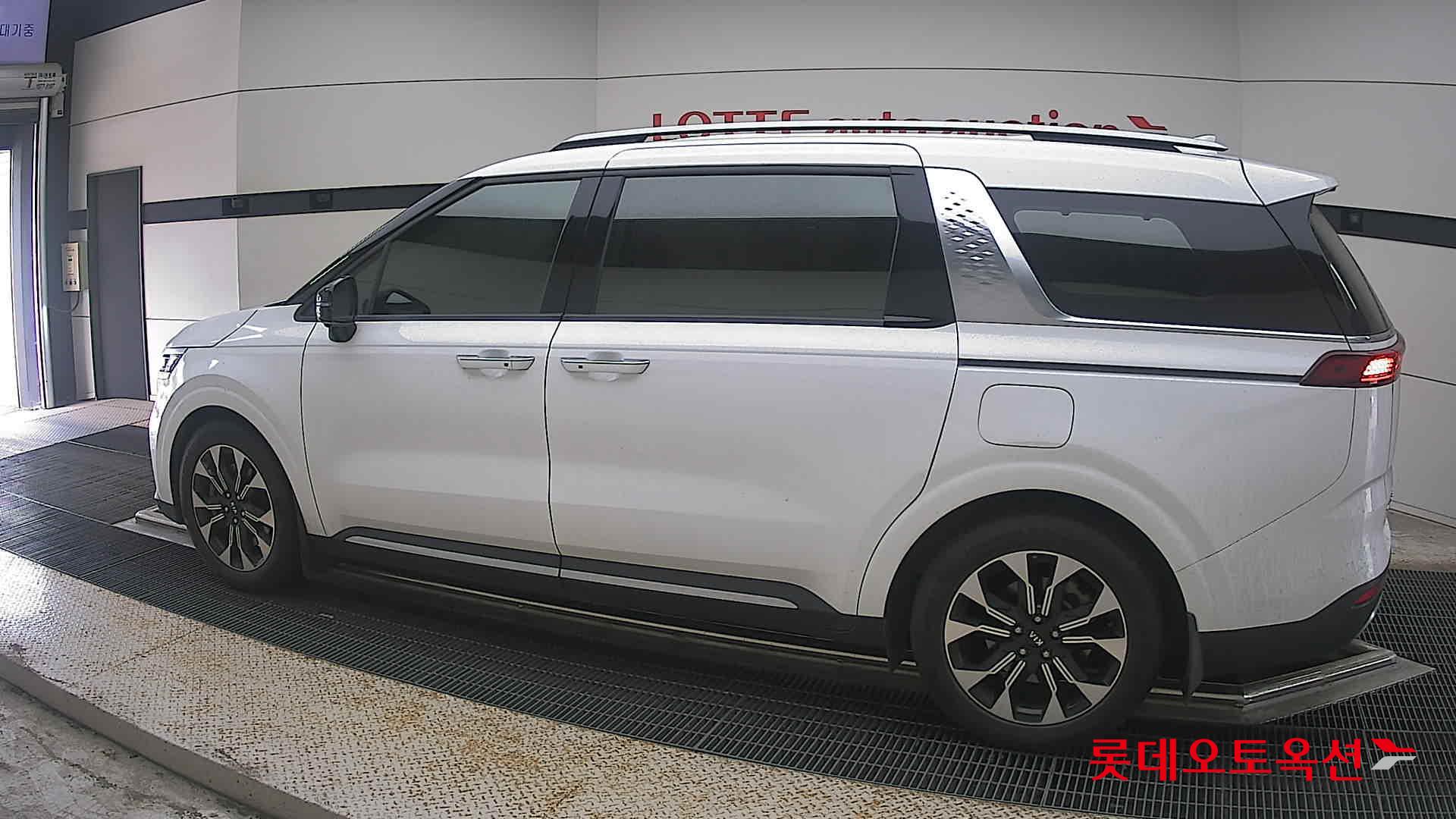 2021 - kia carnival
