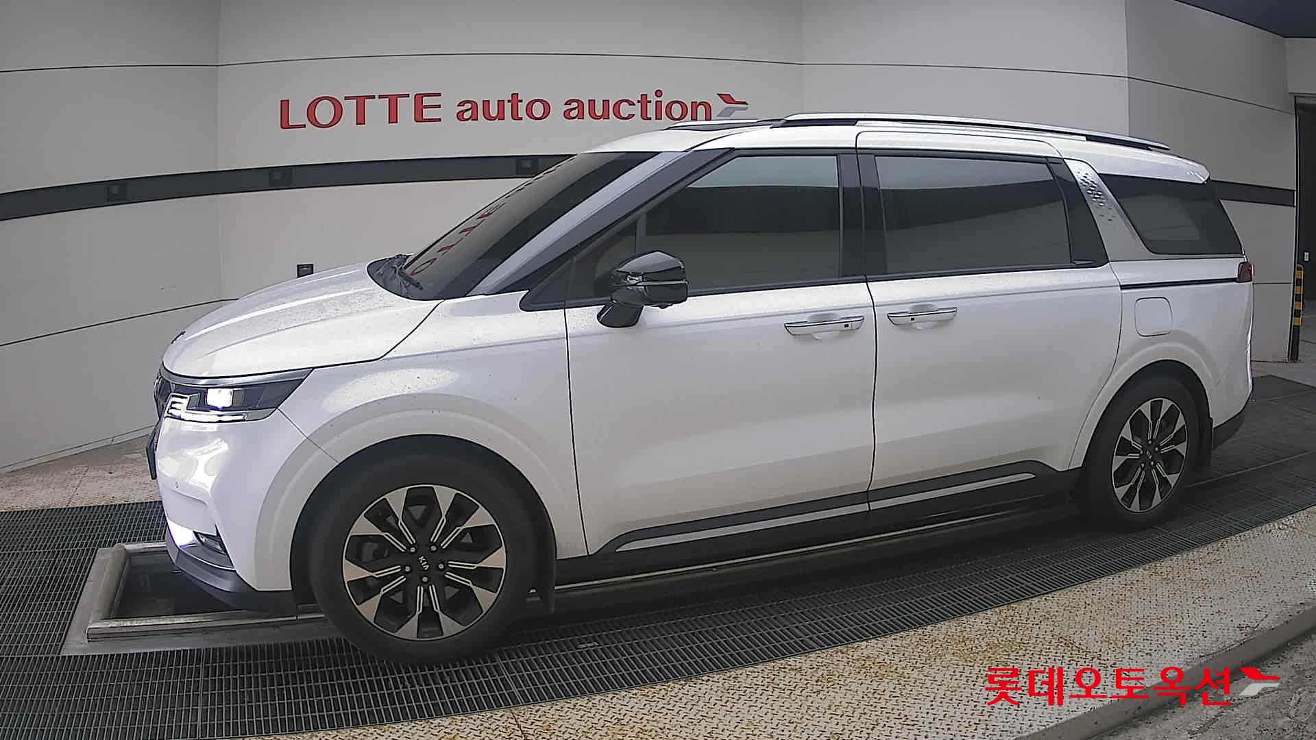 2021 - kia carnival