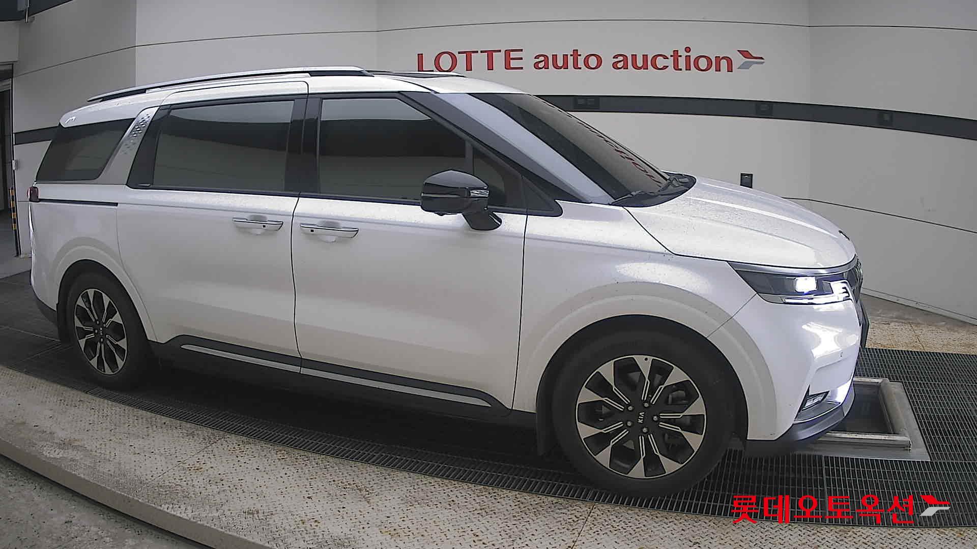 2021 - kia carnival