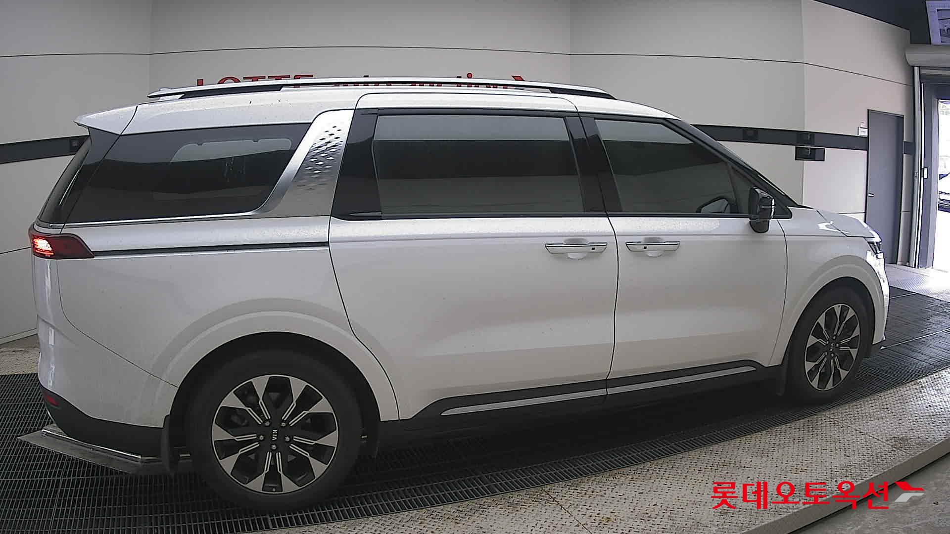 2021 - kia carnival