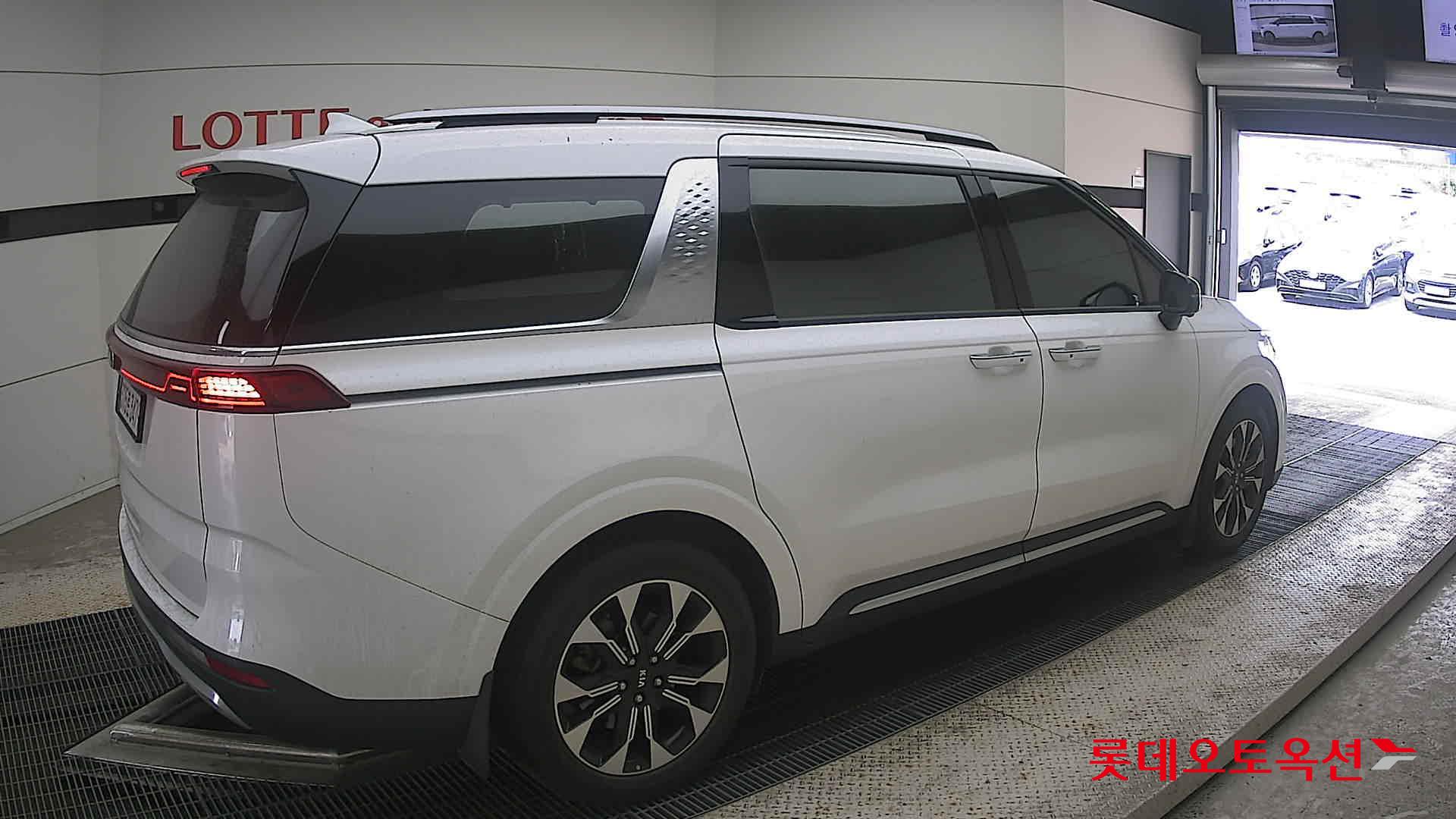 2021 - kia carnival