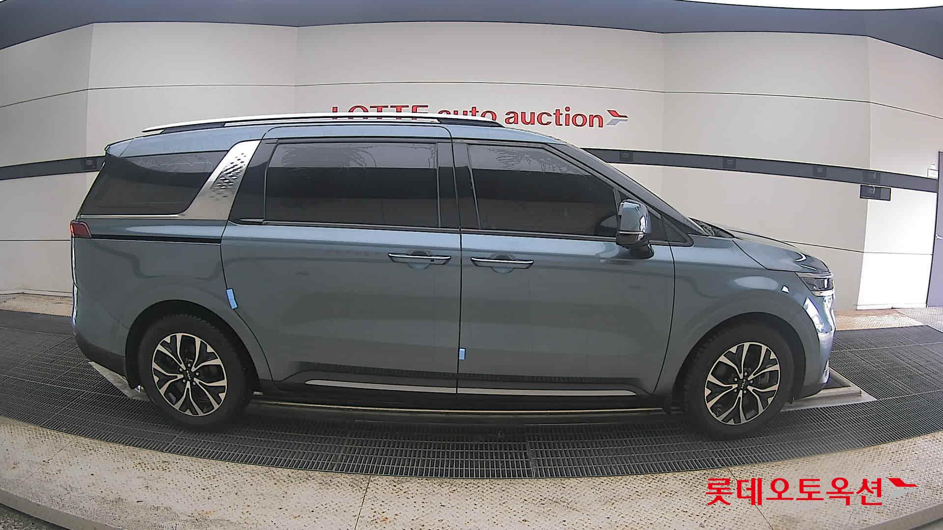 2023 - kia carnival
