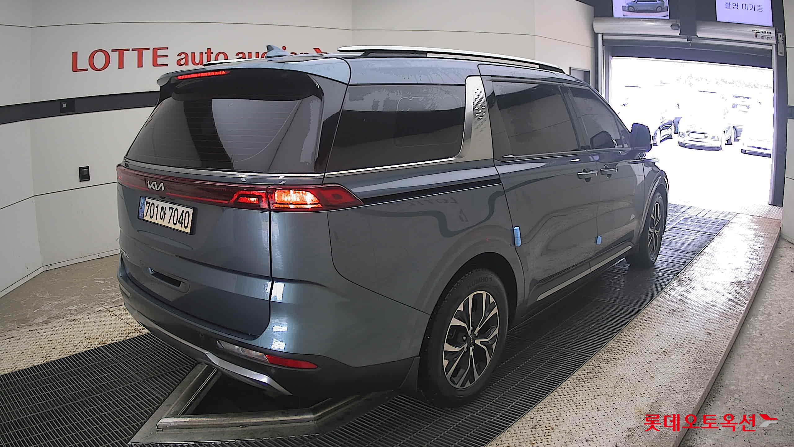 2023 - kia carnival