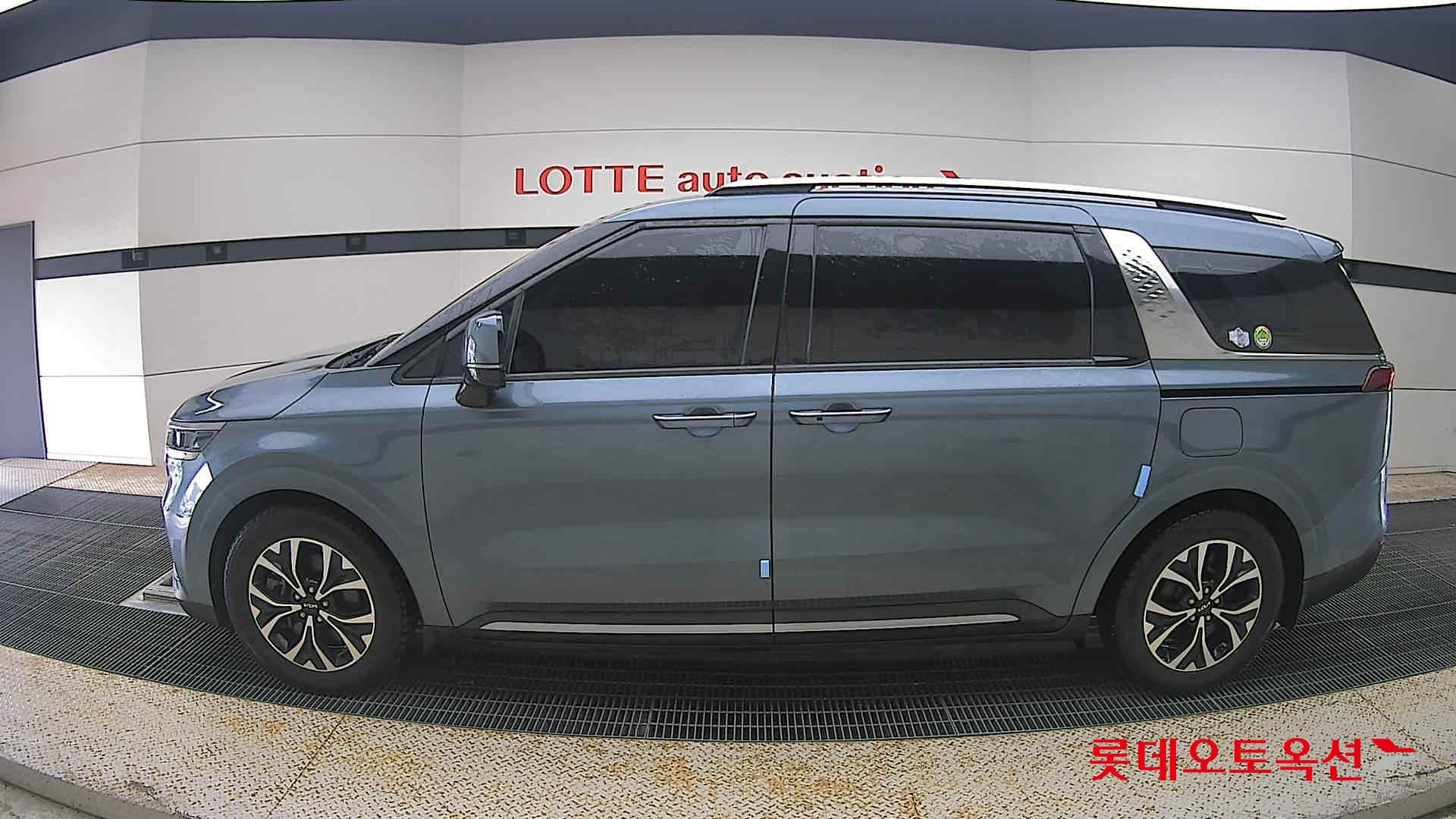 2023 - kia carnival