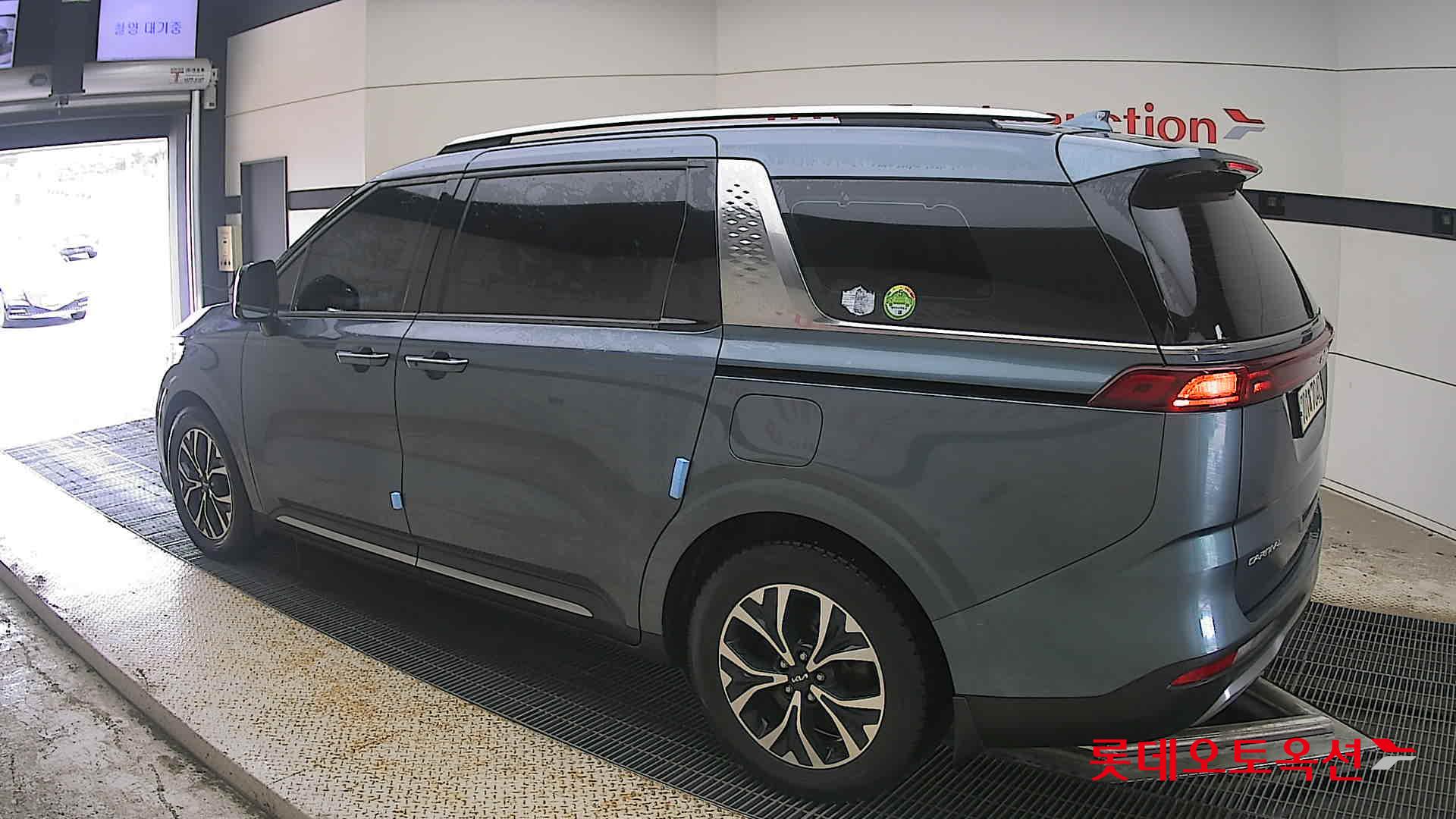 2023 - kia carnival