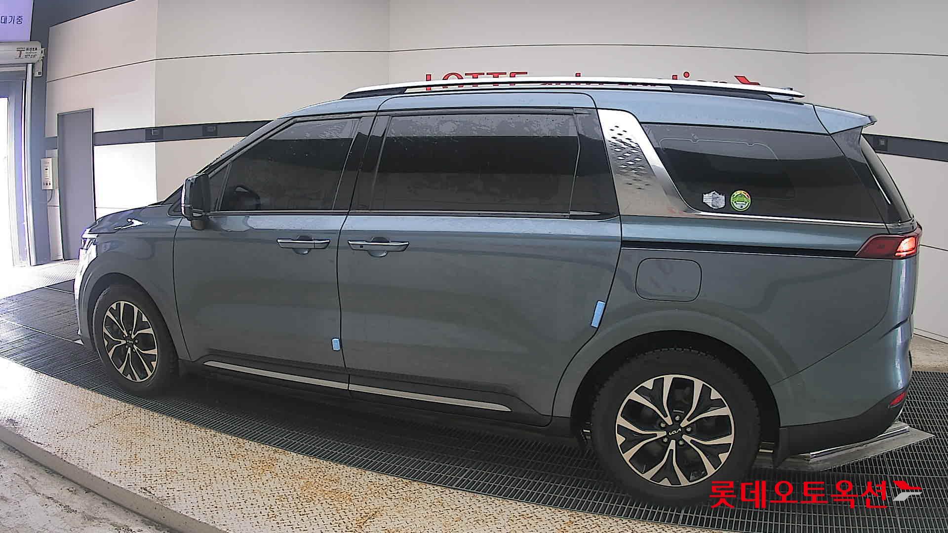 2023 - kia carnival