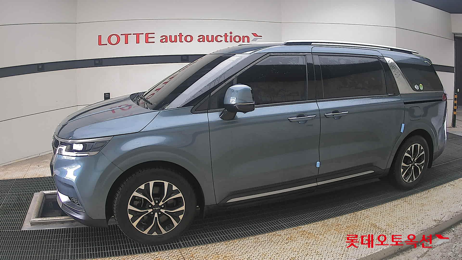 2023 - kia carnival