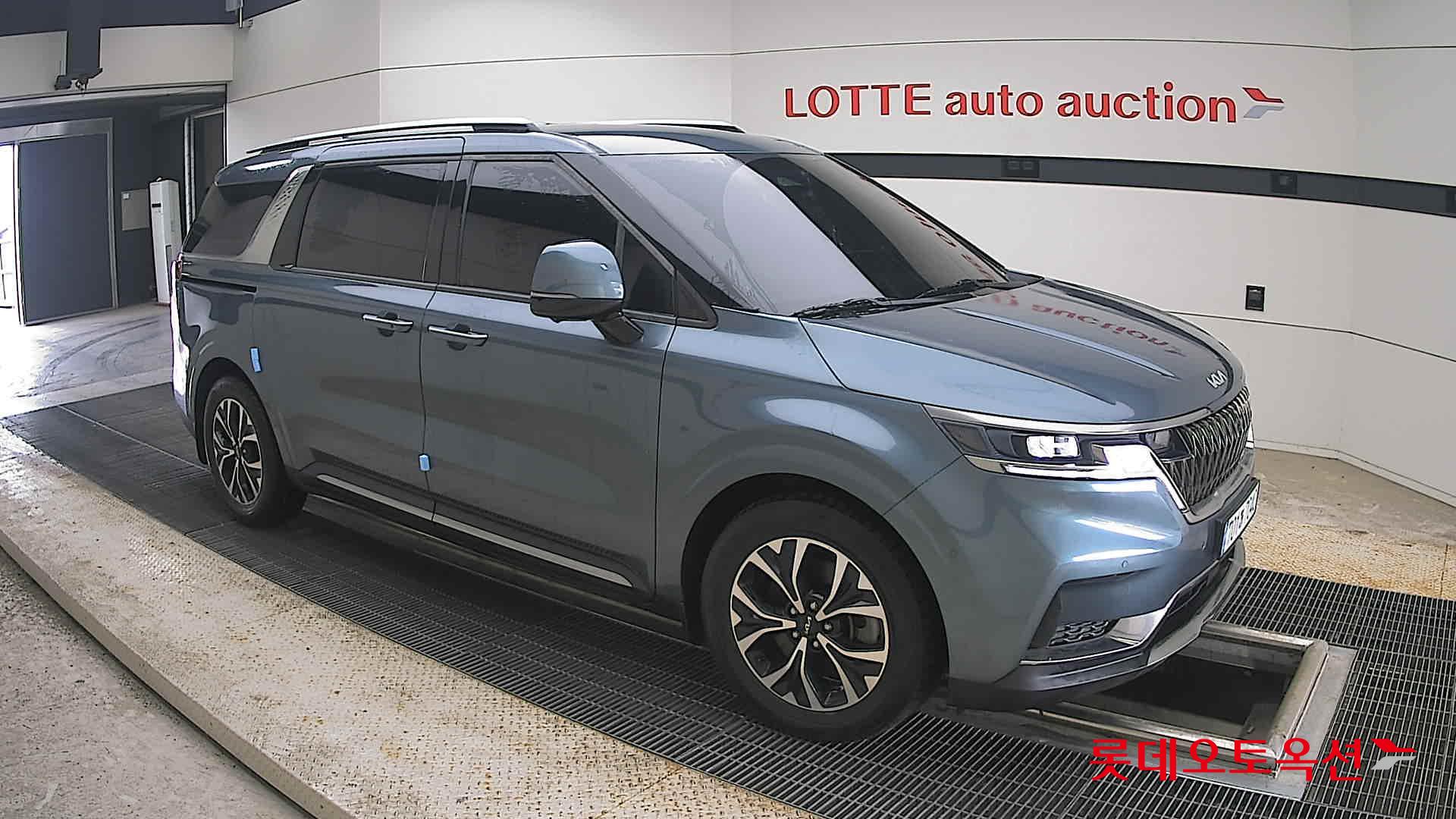 2023 - kia carnival