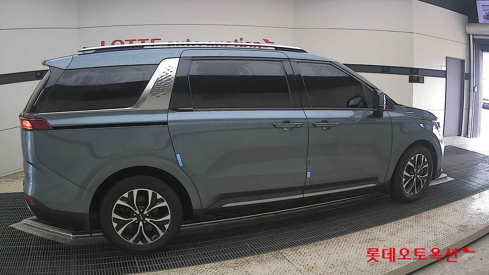 2023 - kia carnival
