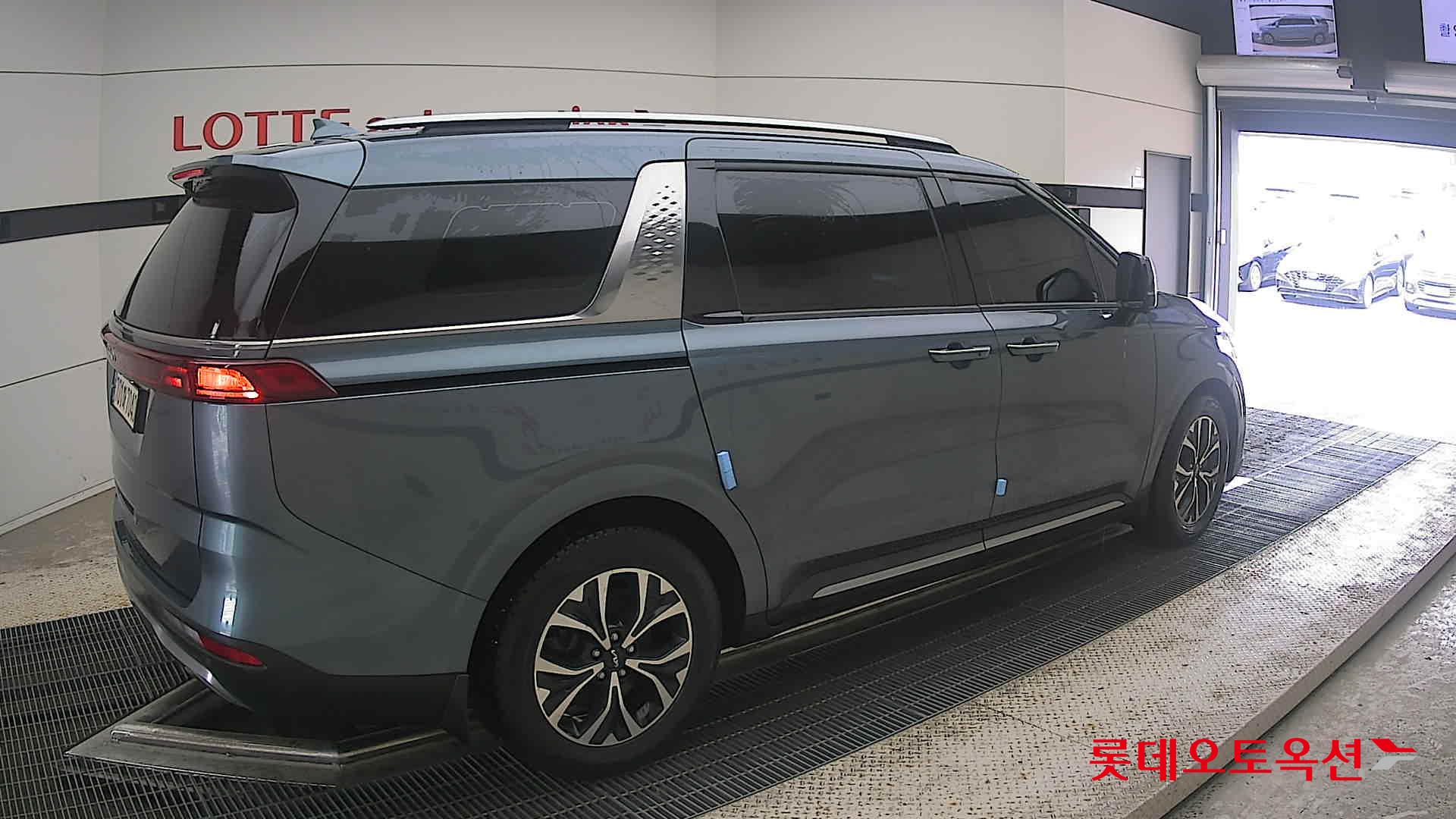 2023 - kia carnival
