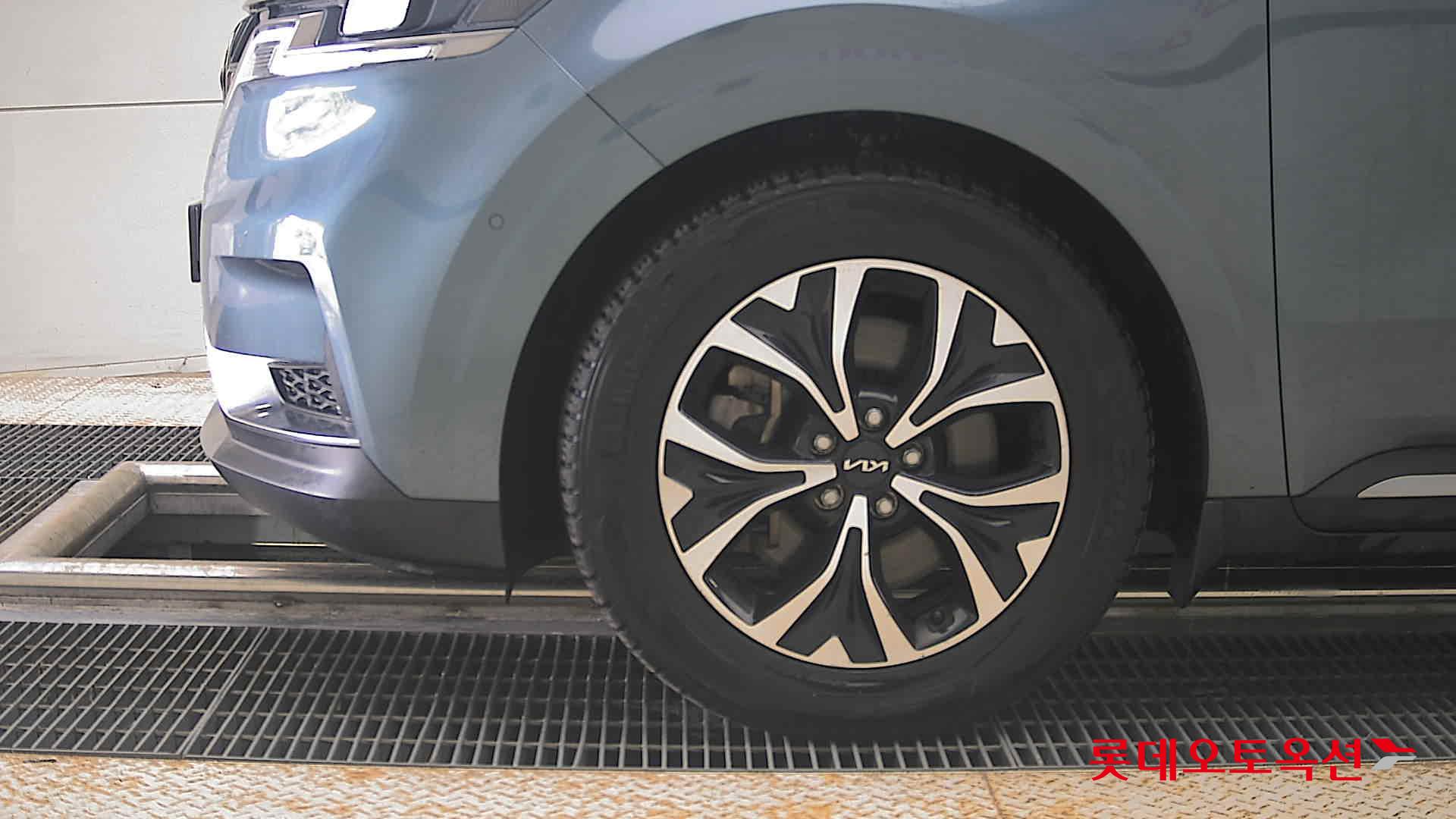 2023 - kia carnival