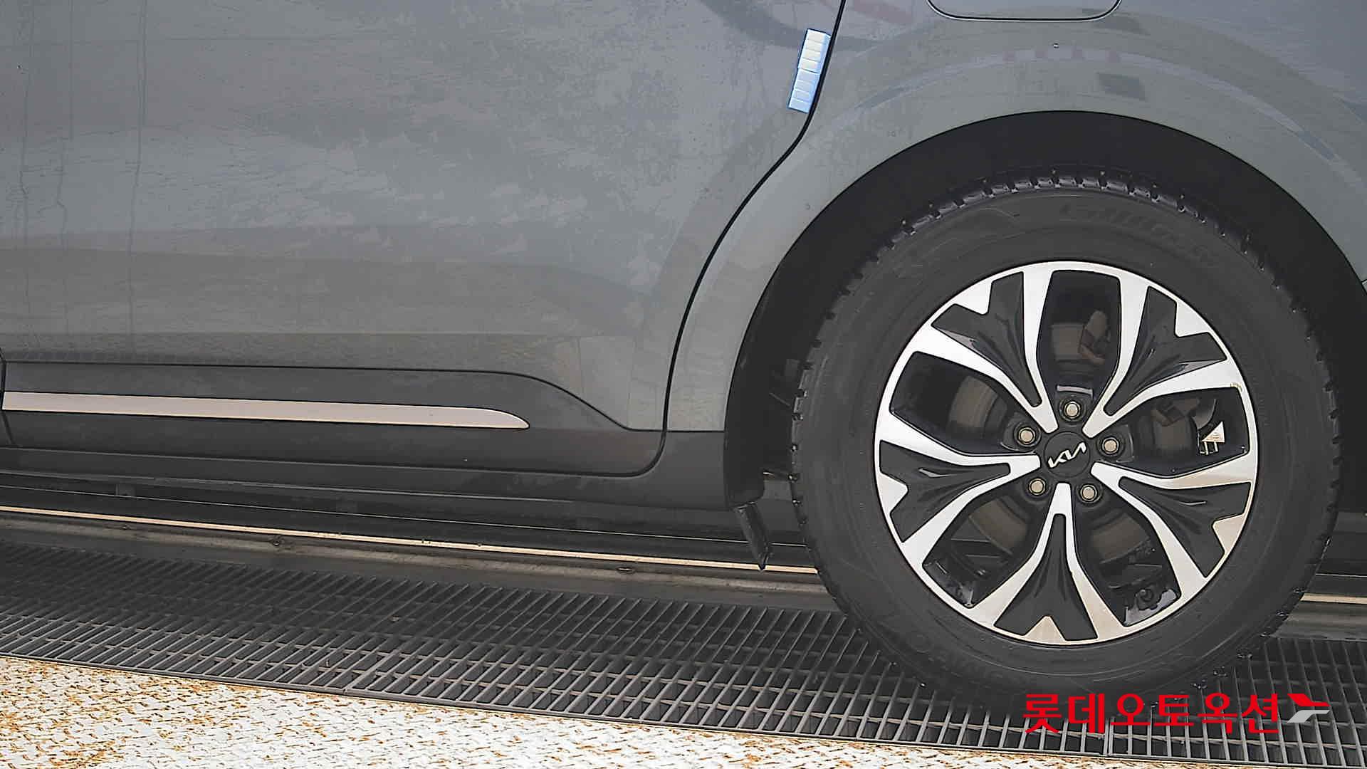 2023 - kia carnival