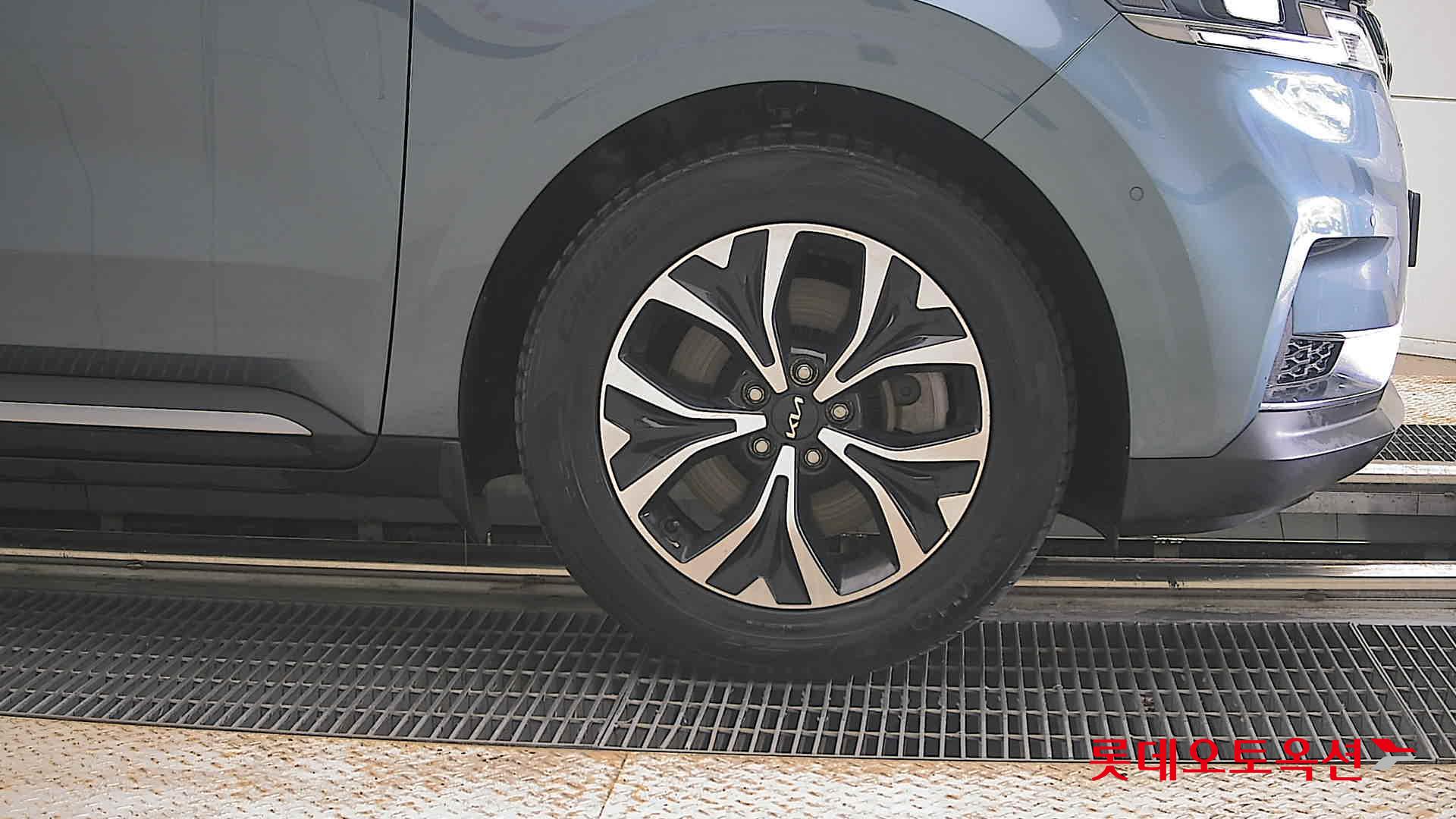 2023 - kia carnival