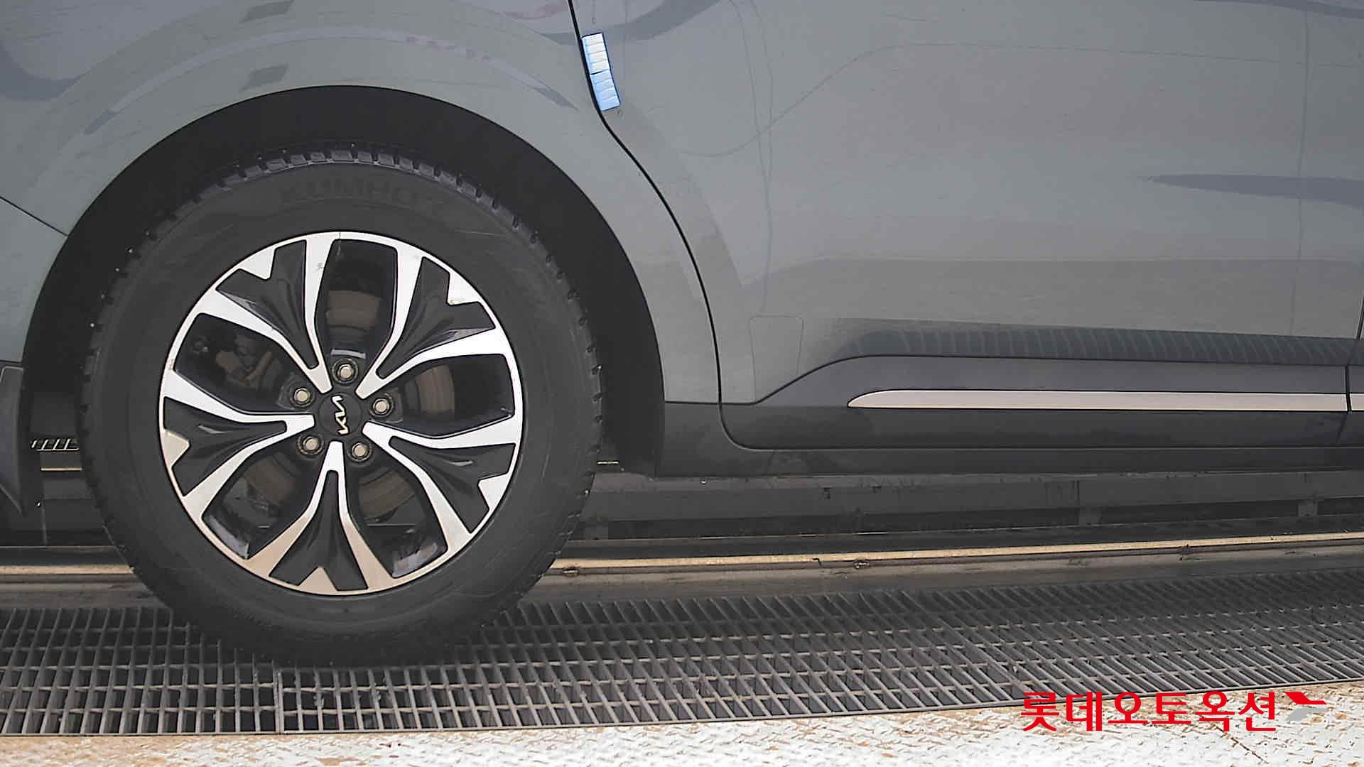 2023 - kia carnival
