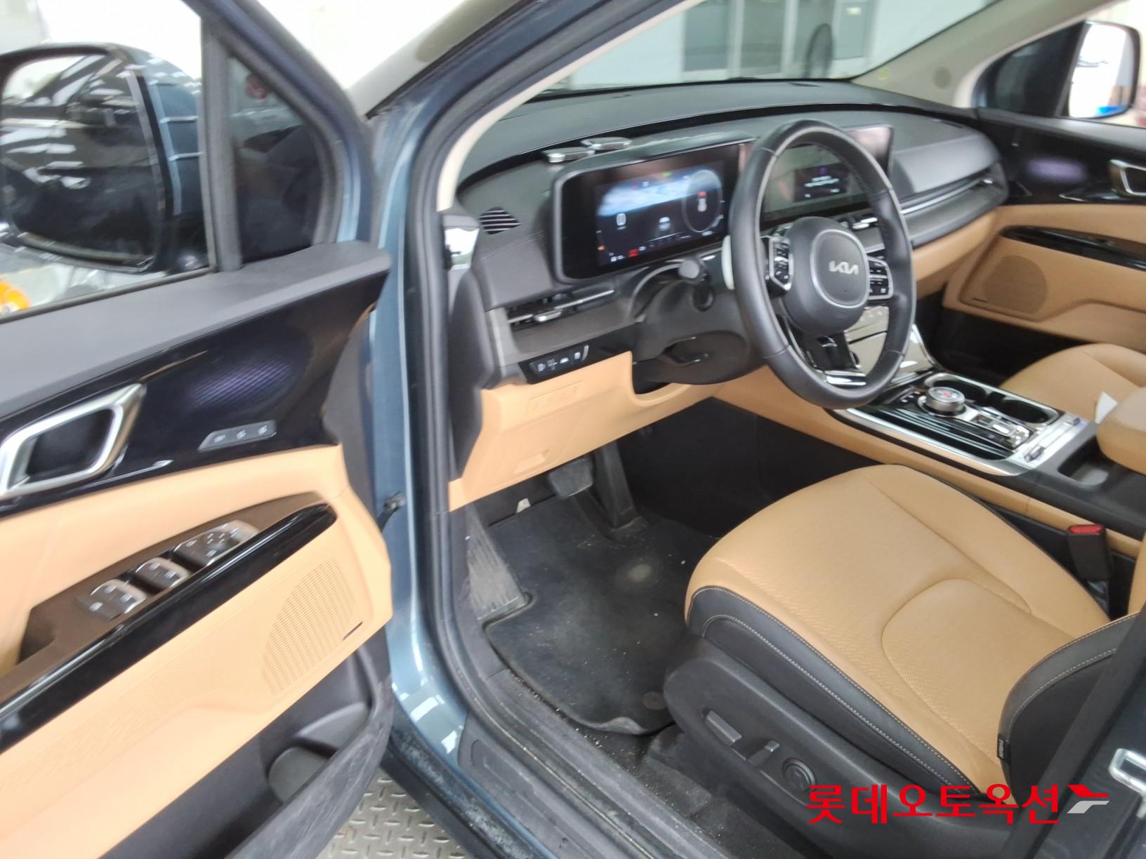 2023 - kia carnival