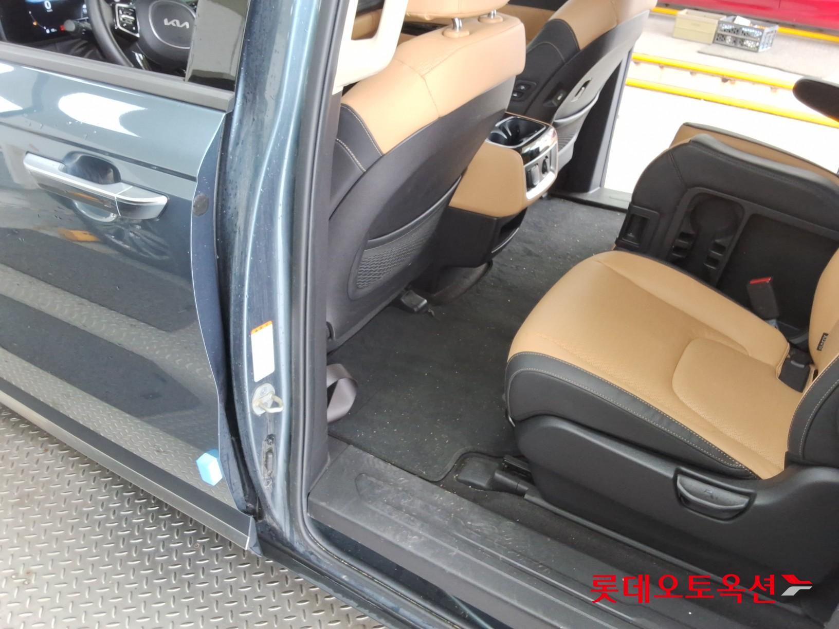 2023 - kia carnival