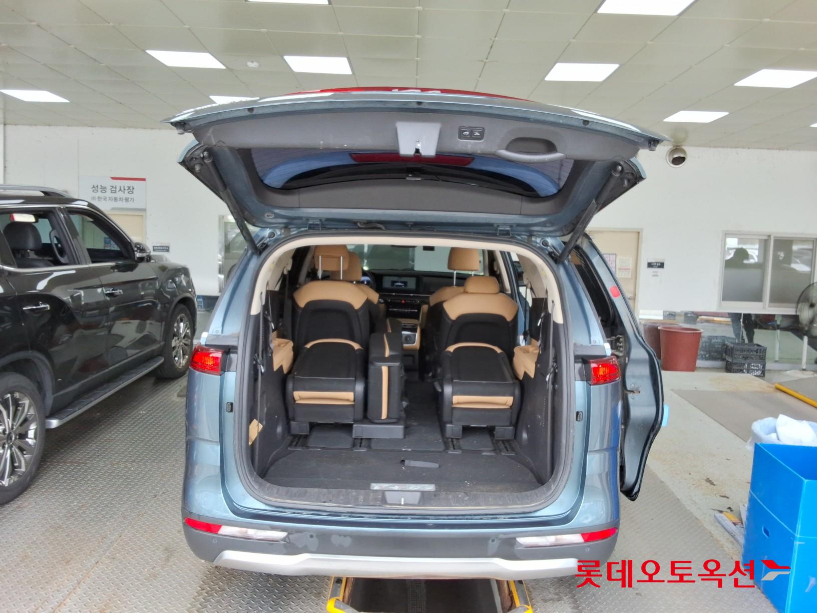 2023 - kia carnival
