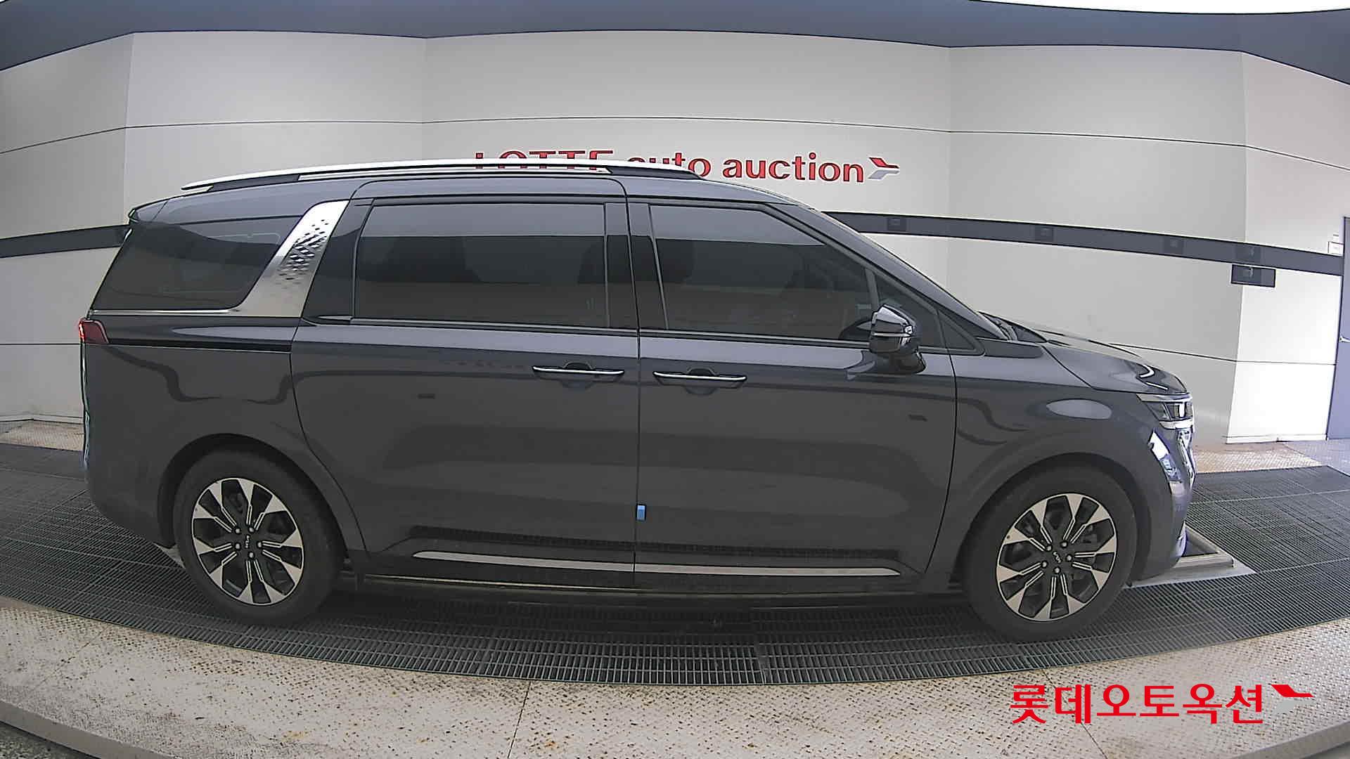 2023 - kia carnival