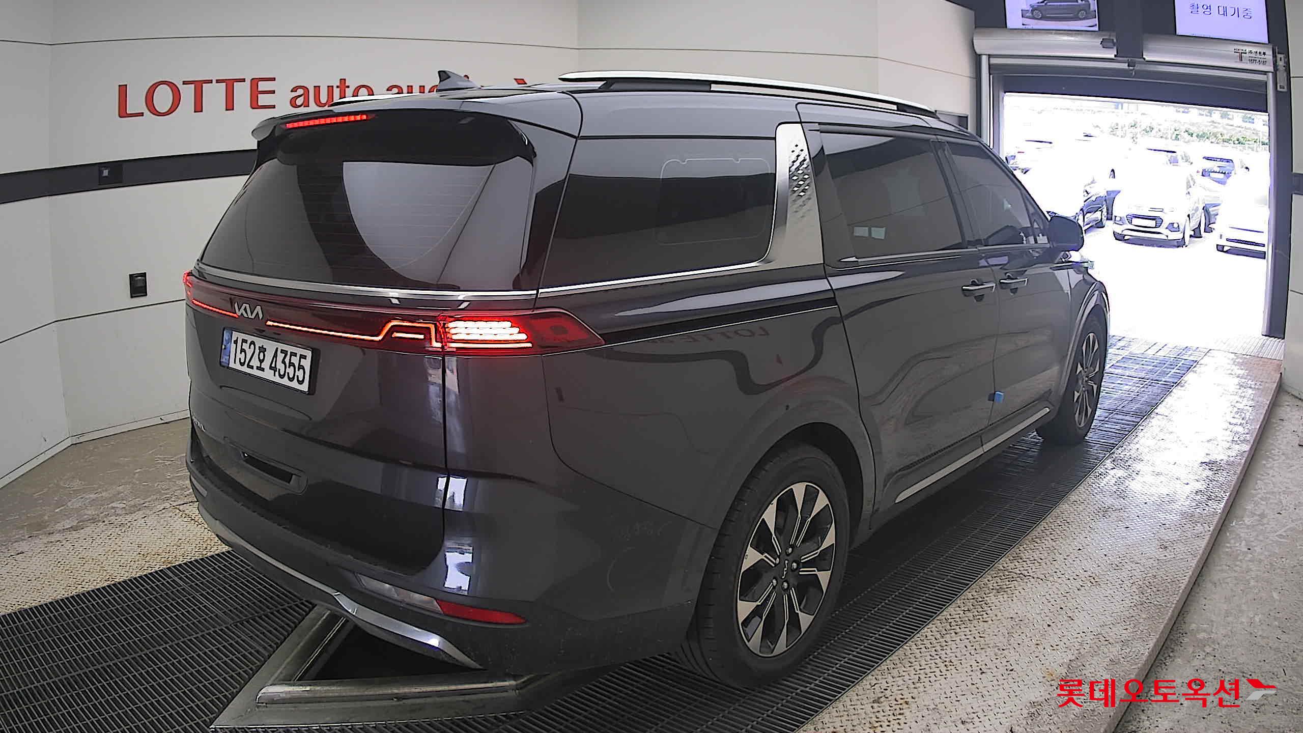 2023 - kia carnival