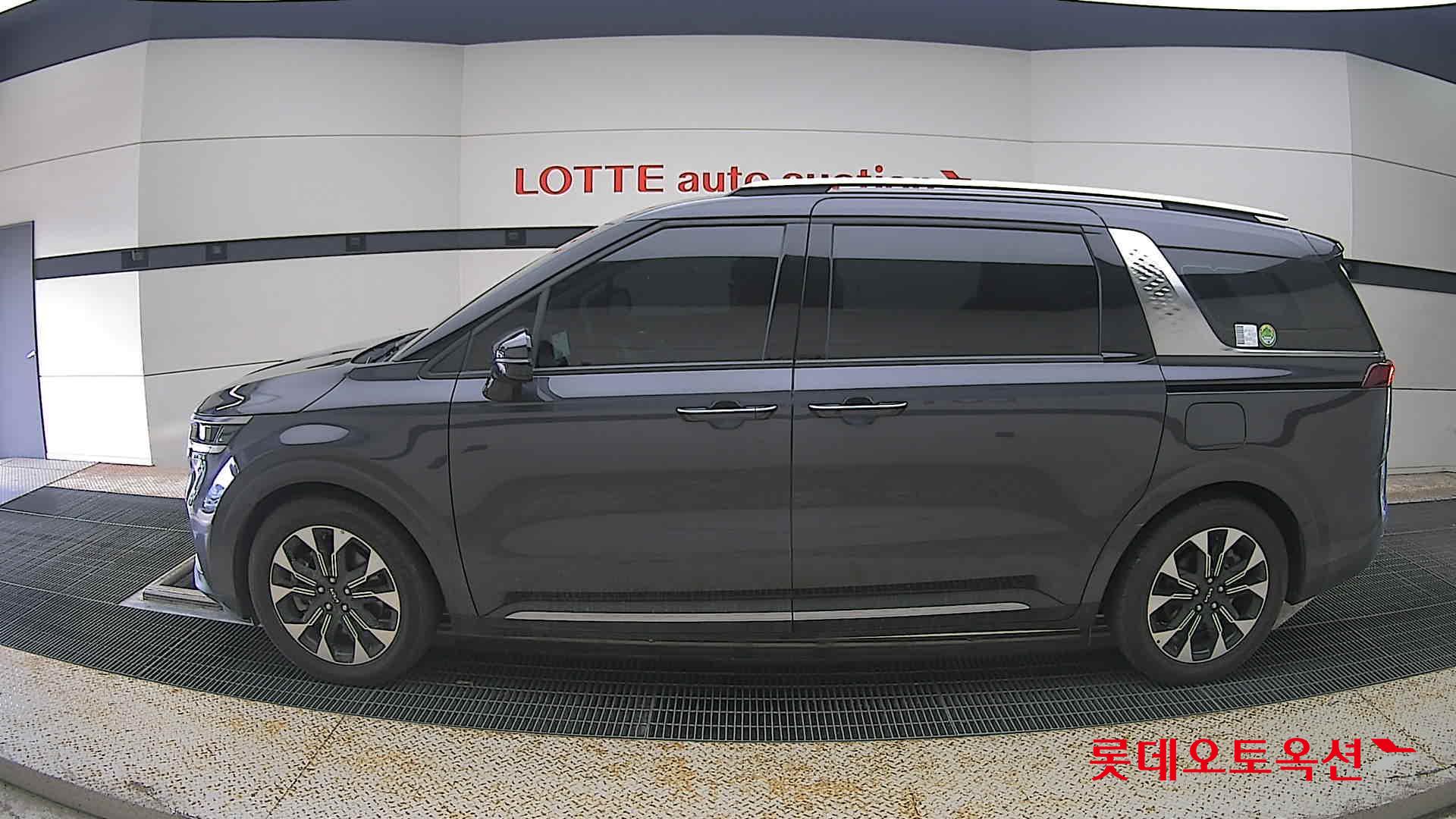 2023 - kia carnival