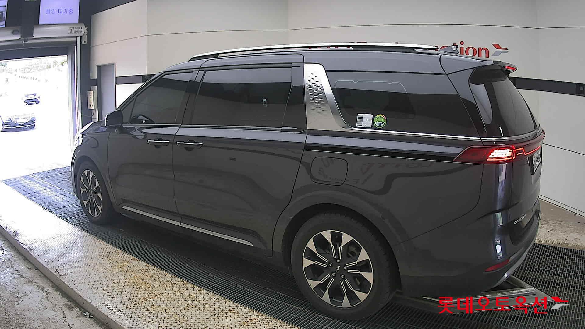 2023 - kia carnival