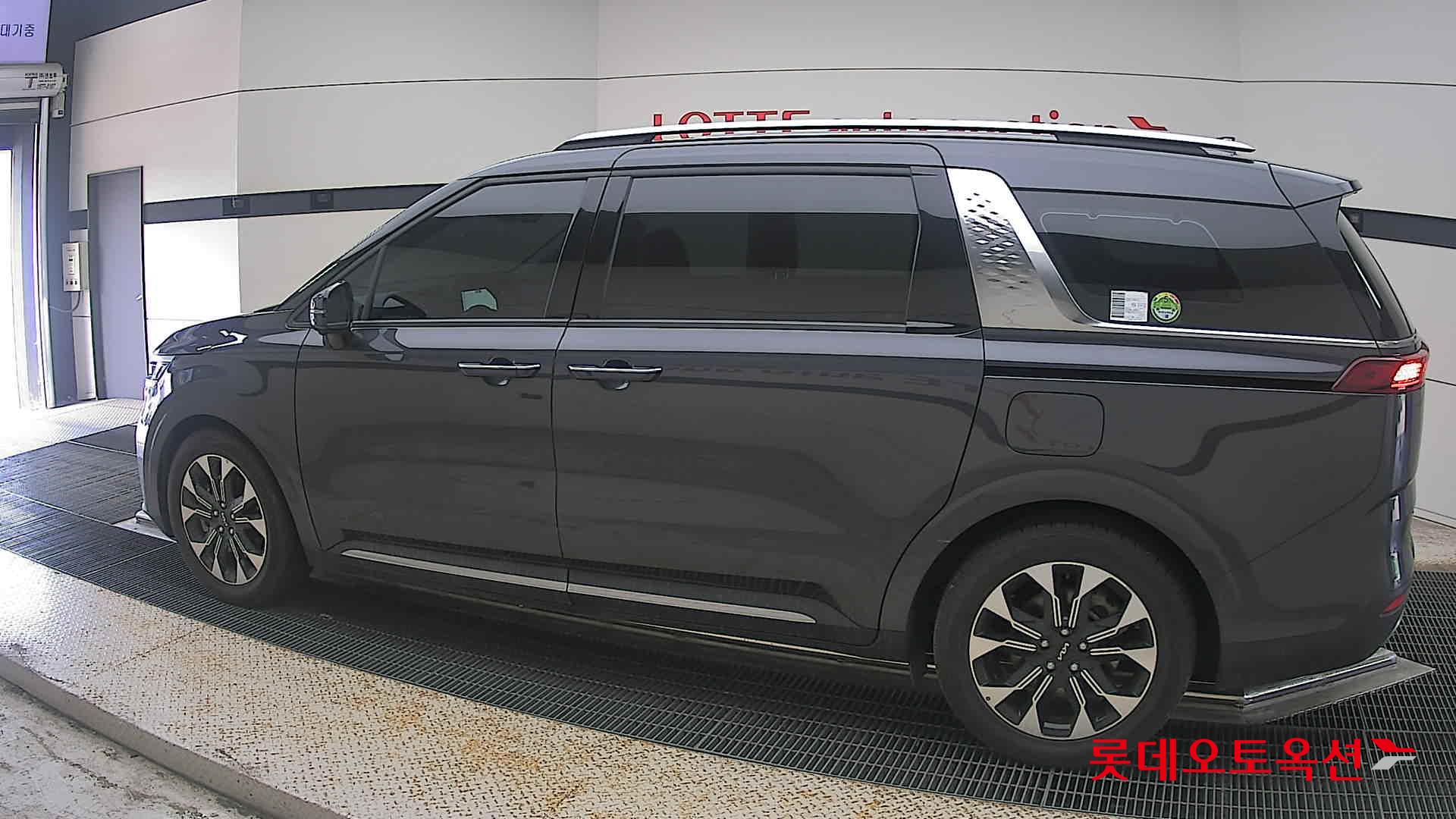 2023 - kia carnival