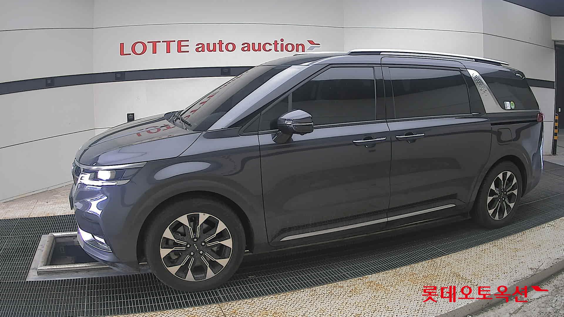 2023 - kia carnival
