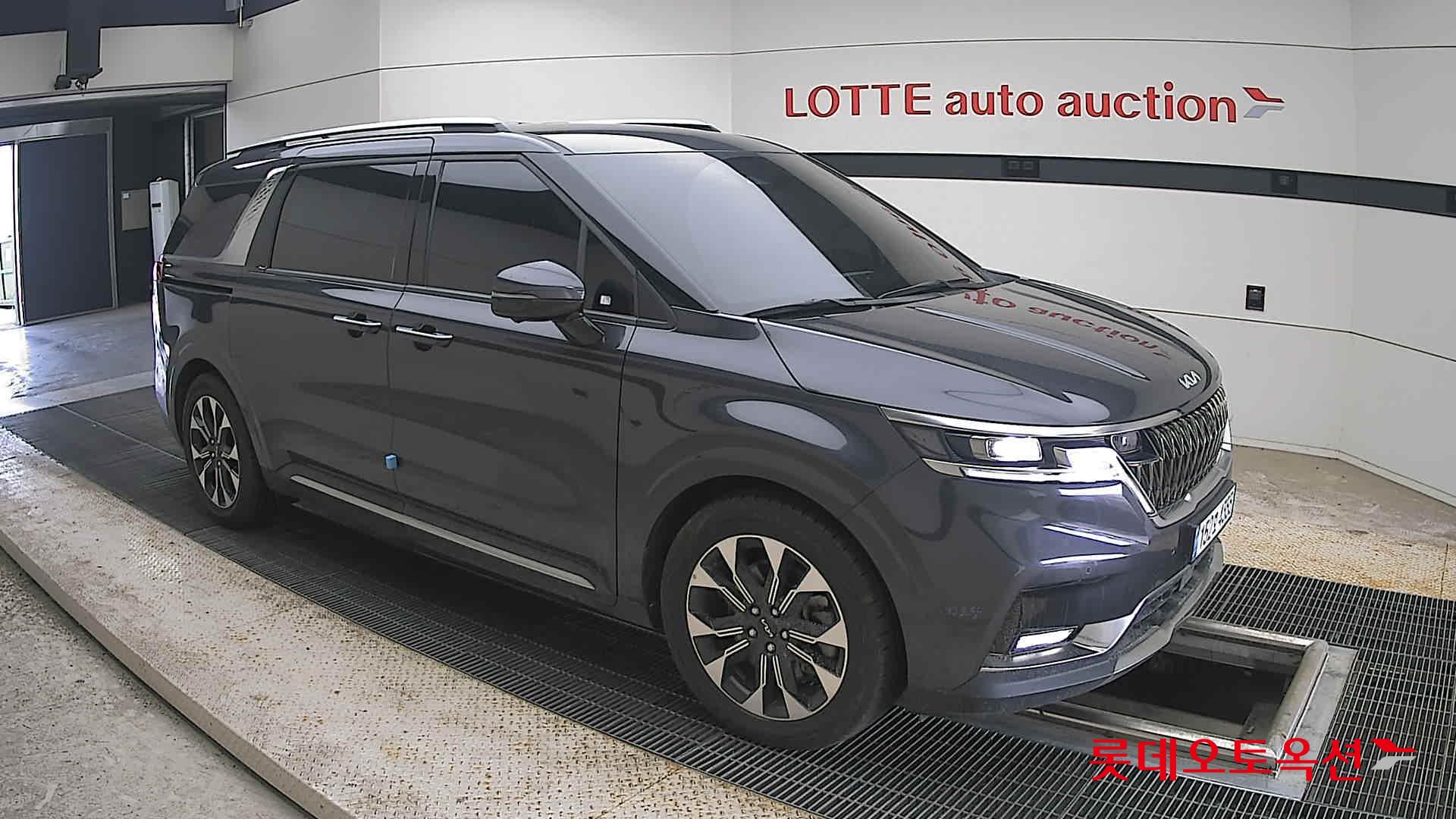 2023 - kia carnival