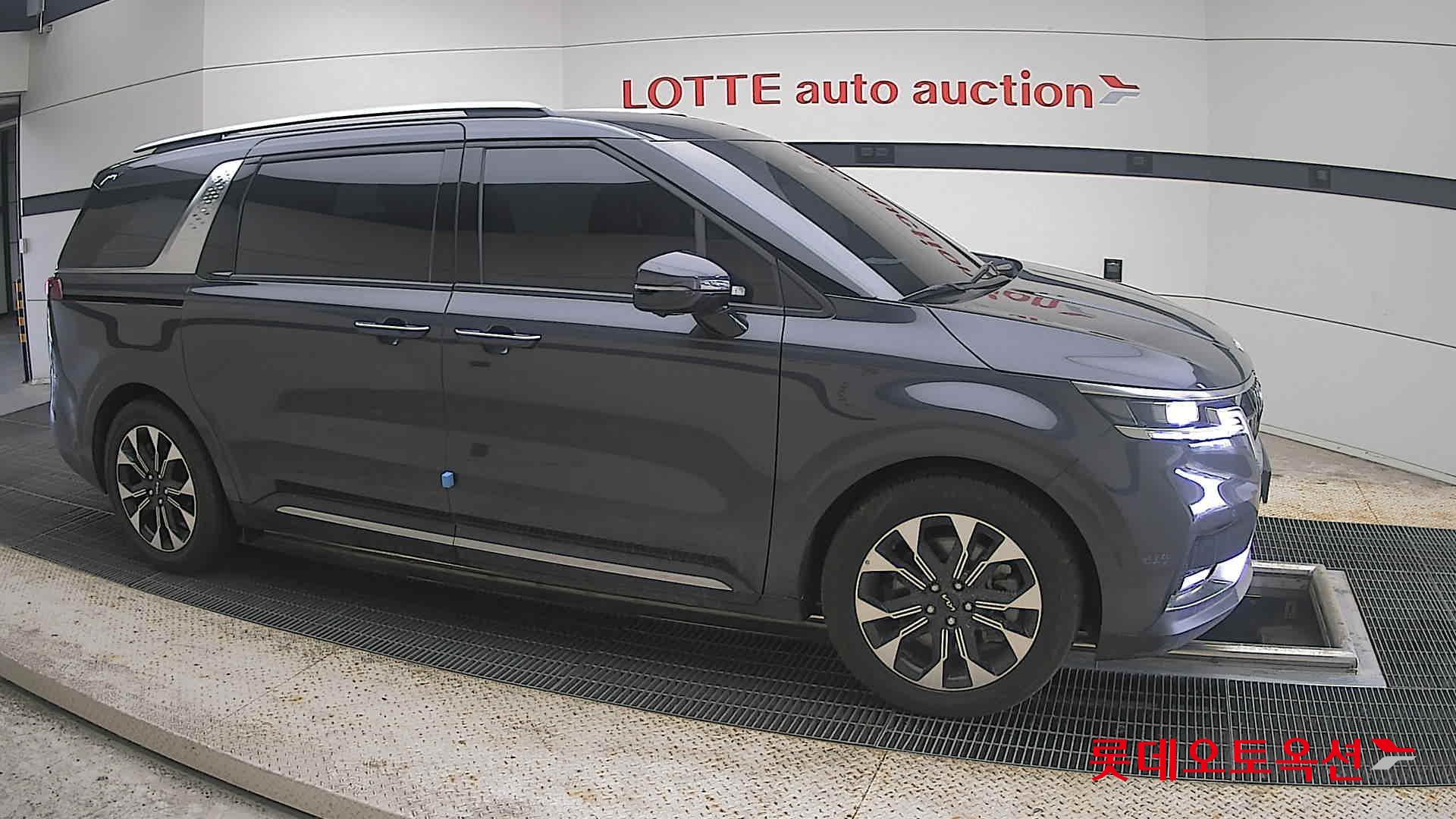2023 - kia carnival