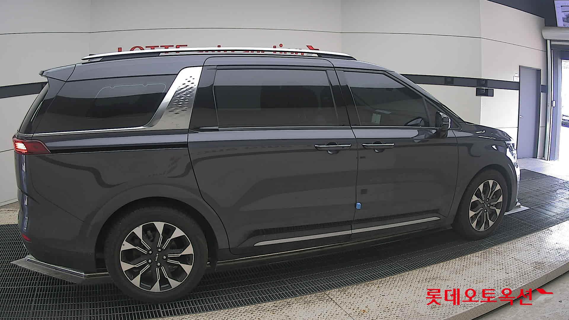 2023 - kia carnival
