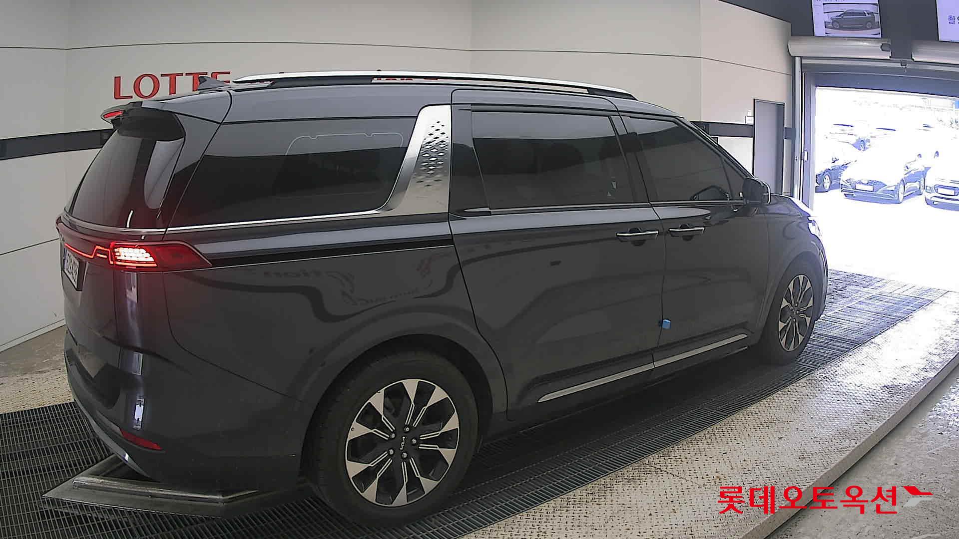 2023 - kia carnival