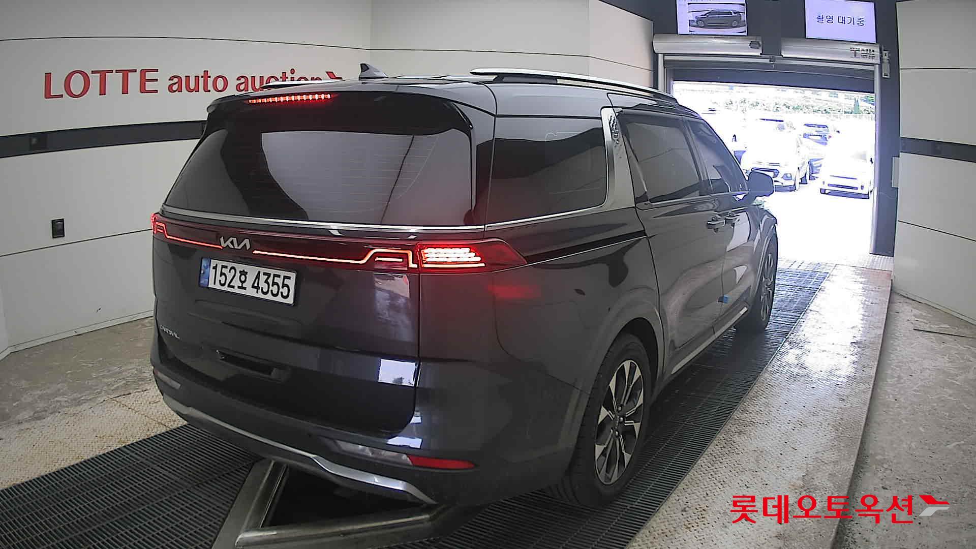2023 - kia carnival