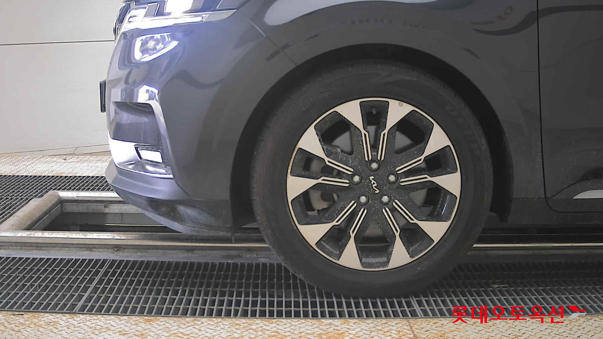 2023 - kia carnival