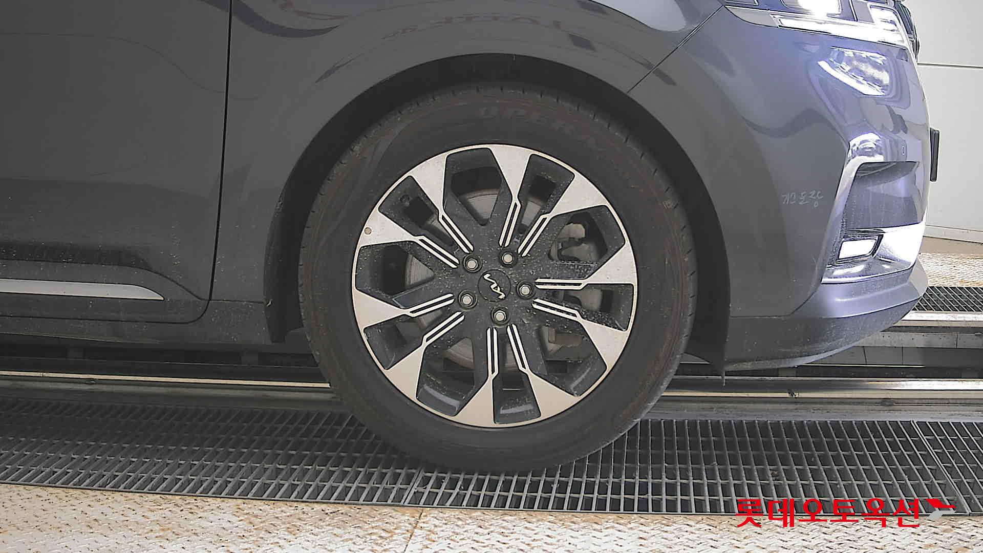 2023 - kia carnival