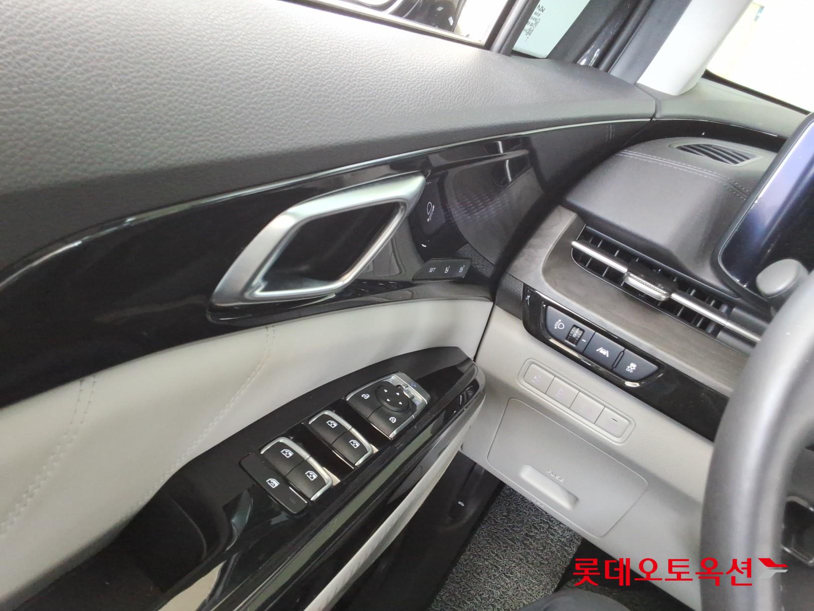 2023 - kia carnival