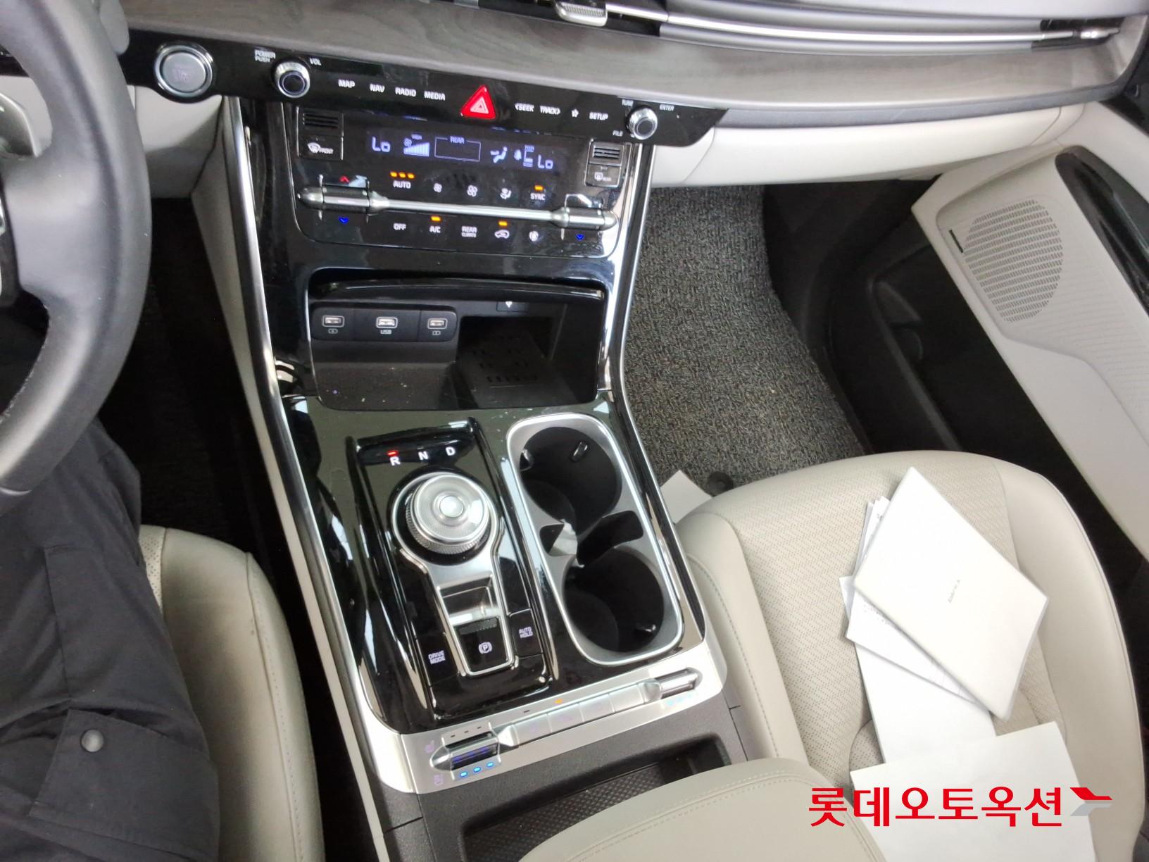2023 - kia carnival