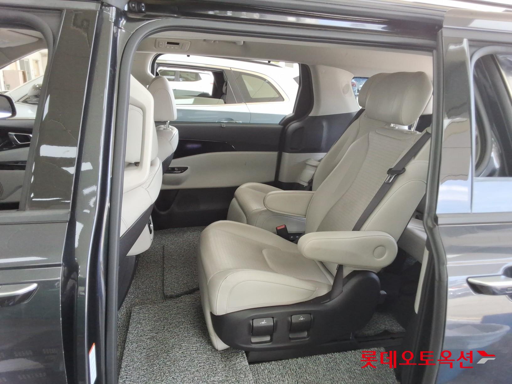 2023 - kia carnival
