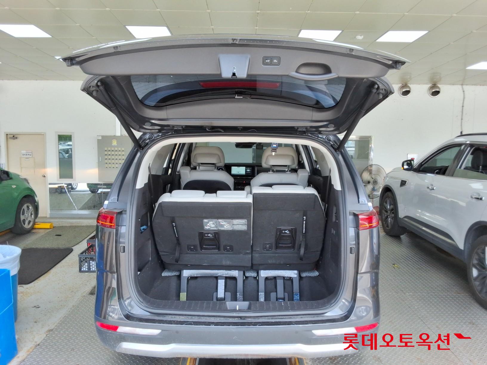 2023 - kia carnival