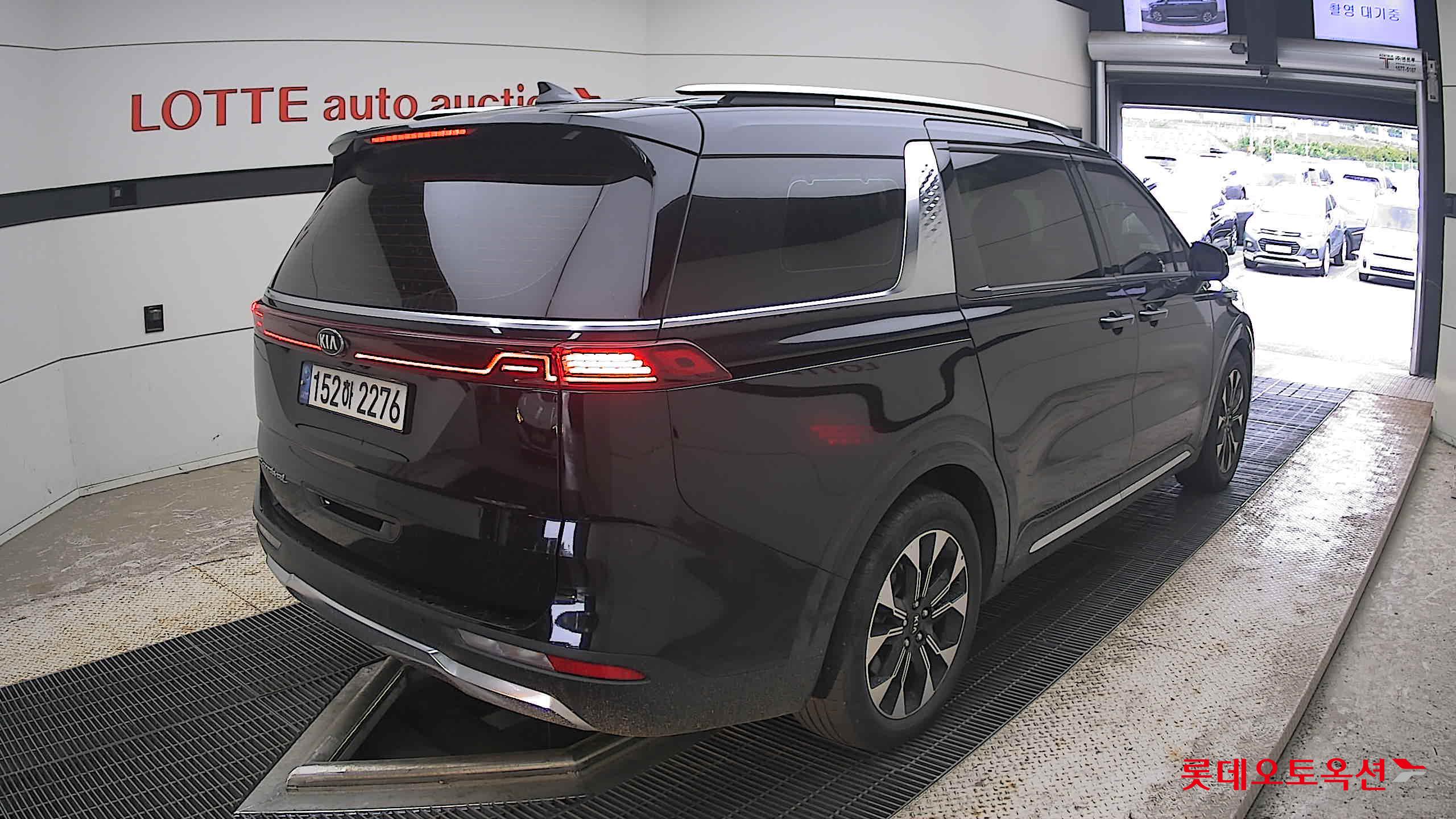 2021 - kia carnival