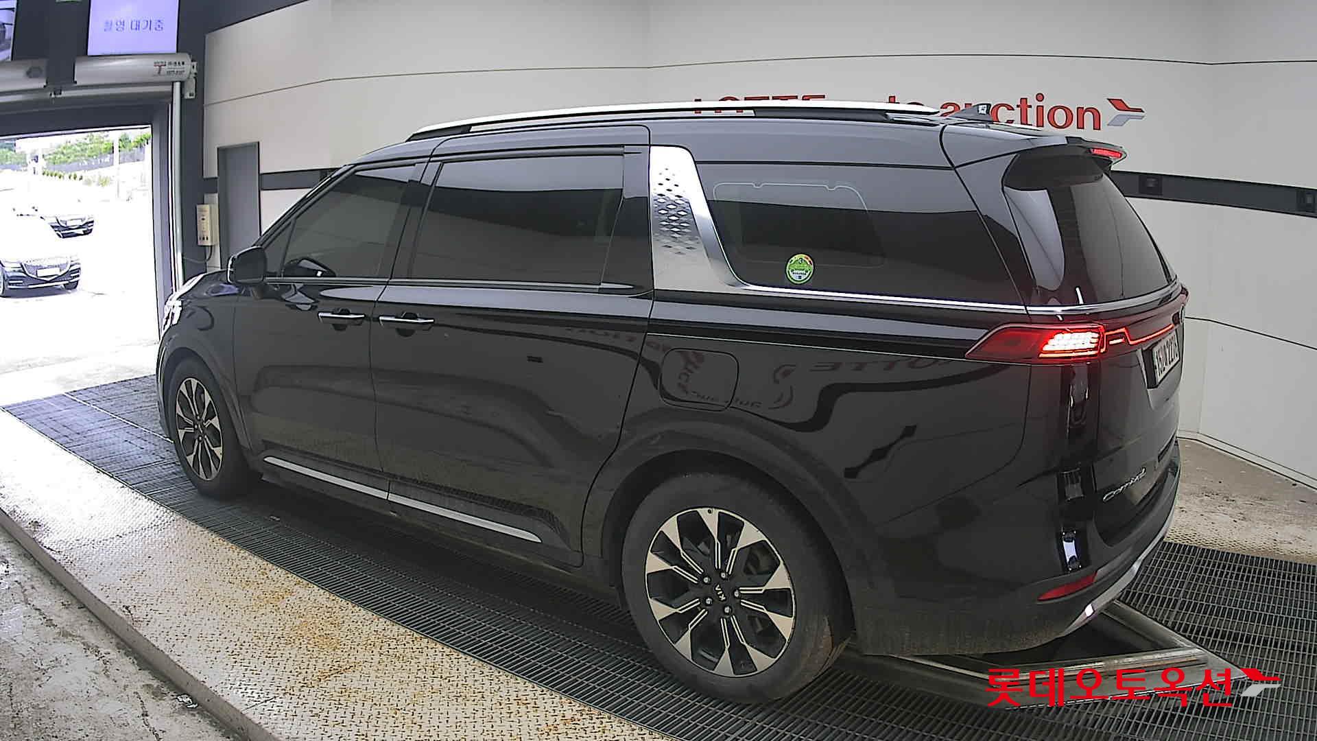 2021 - kia carnival