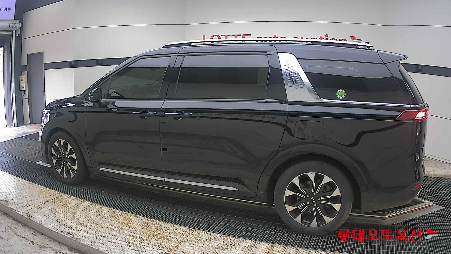 2021 - kia carnival