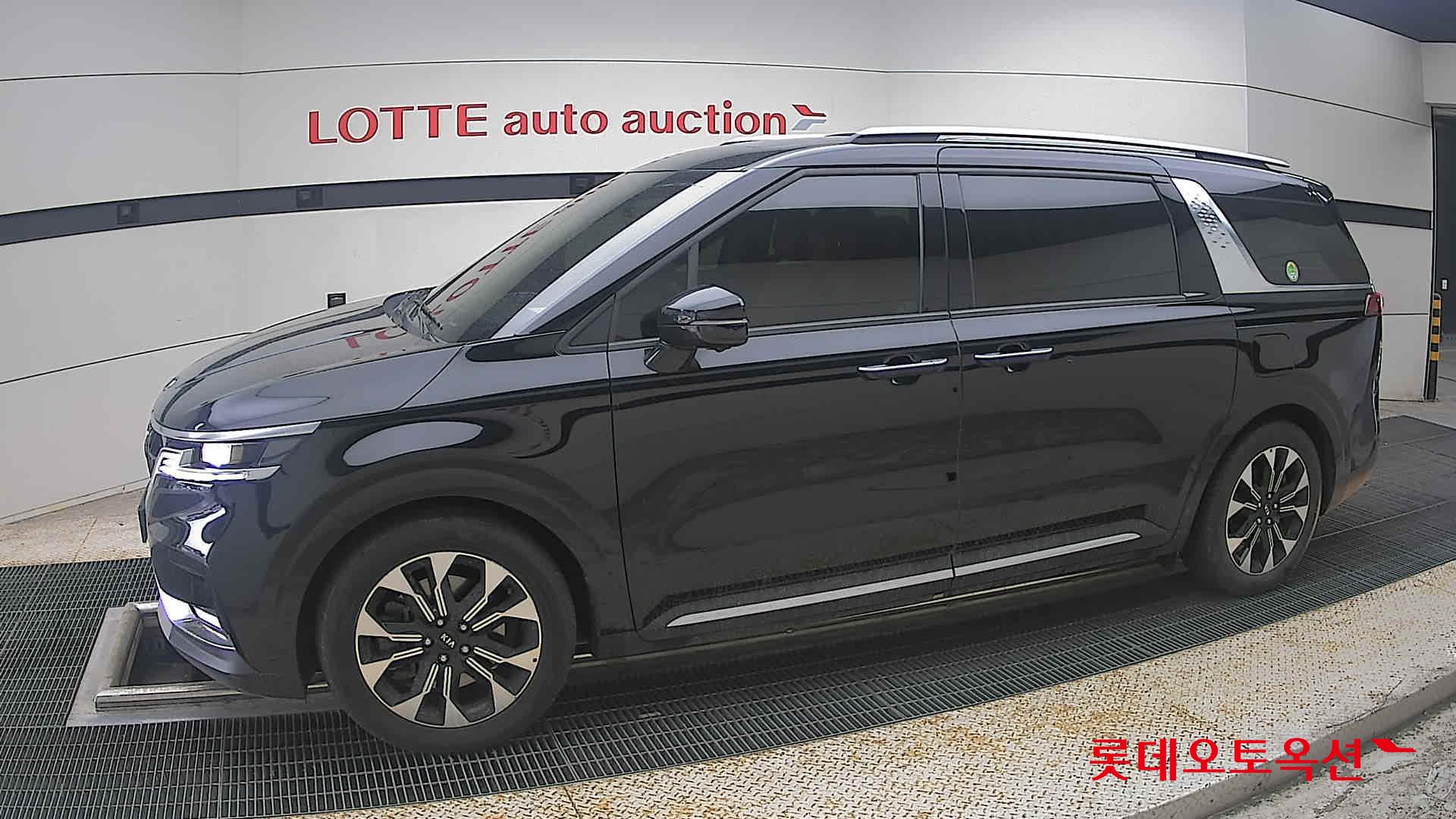 2021 - kia carnival