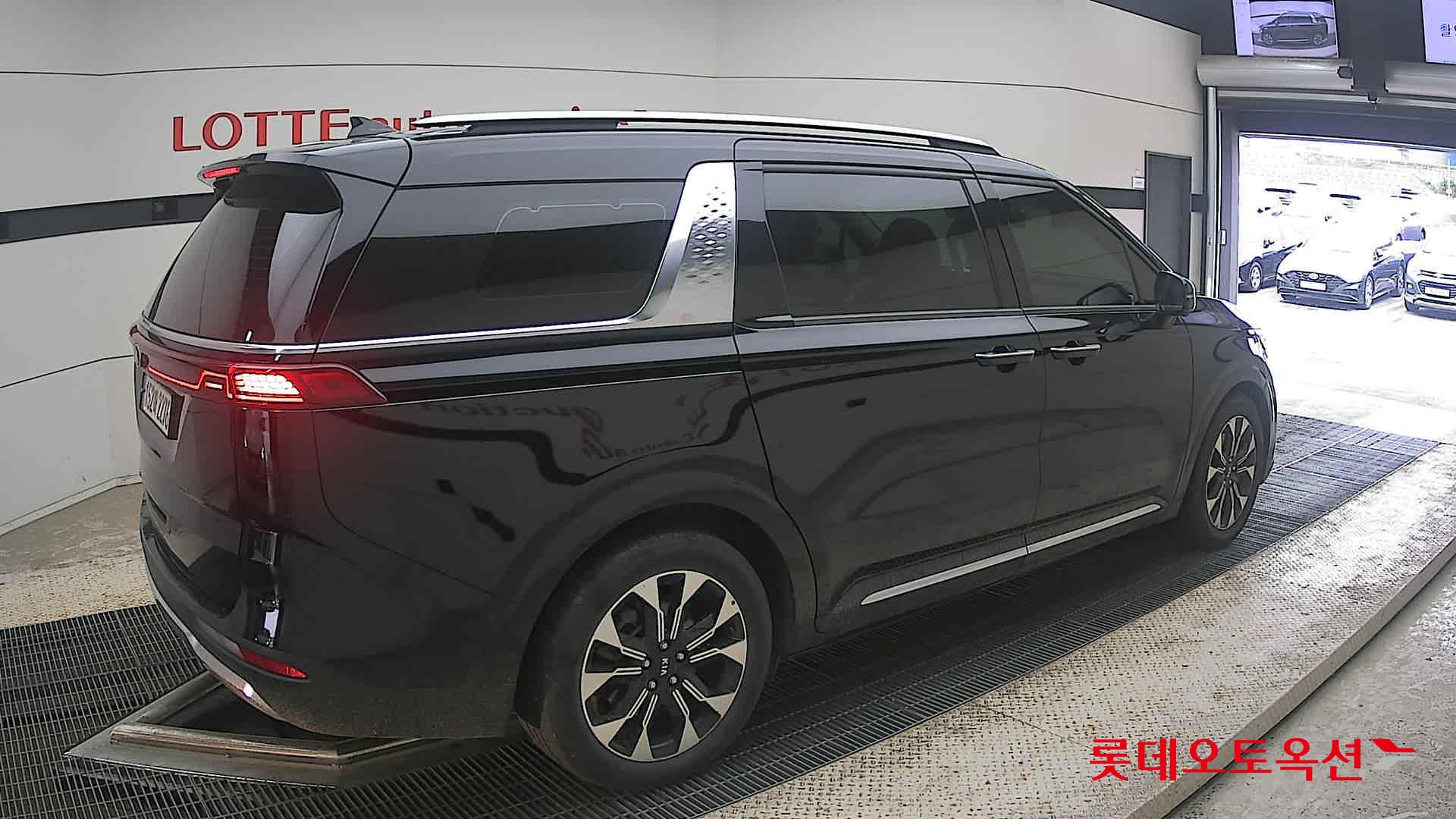 2021 - kia carnival