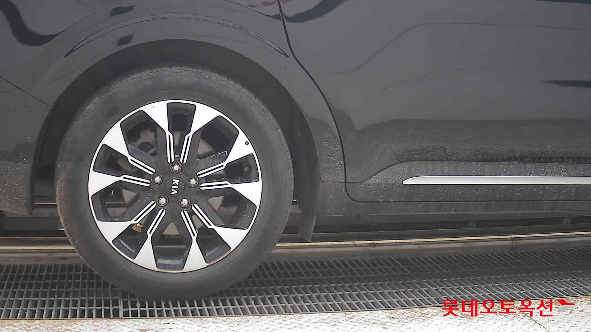 2021 - kia carnival