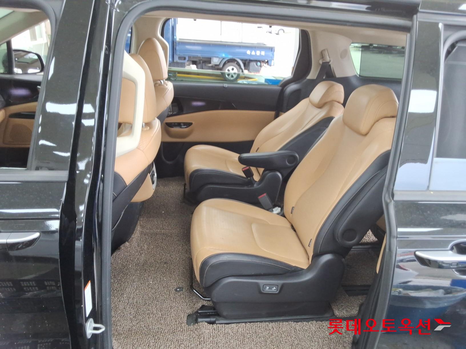 2021 - kia carnival